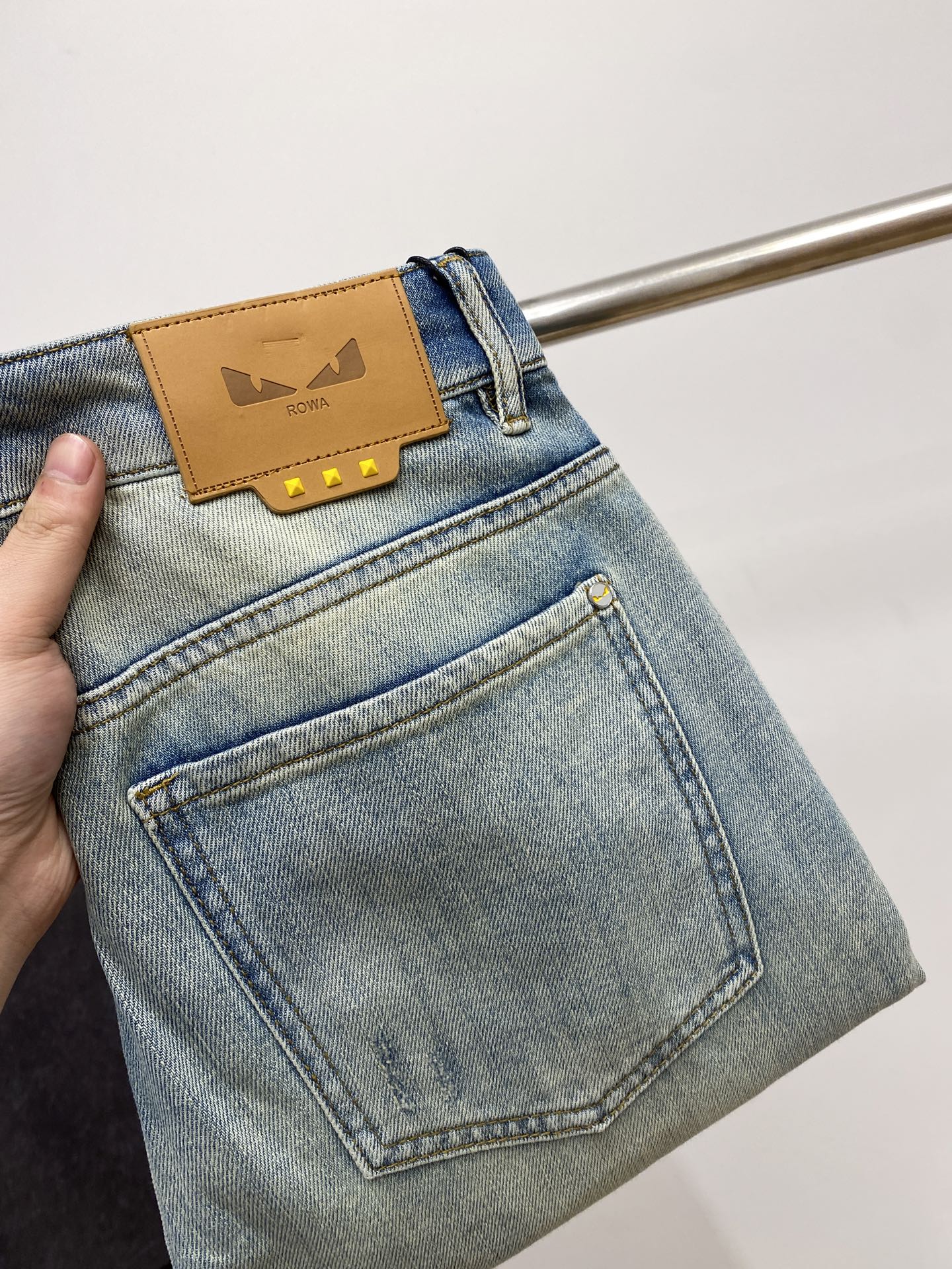 NO:154881,Fendi and 2025 latest products, special counters are available at the same time, original single-purpose goods, water-washed casual jeans, imported original washing elastic fabric, comfortable and elastic, original hardware and auxiliary decorative logo, super positive style, extremely high grade, counter quality, fashionable and stylish upper body, 29-38,,fendi, jeans, alexander wang19860909芬迪、2025最新品,专柜同步有售,原单狠货,水洗休闲牛仔裤,进口原版水洗弹力面料,舒适有弹性,原版五金辅料装饰logo,版型超正,档次极高,专柜品质,上身时尚有型,码数29-38,,fendi,jeans,alexander wang,Men's clothing