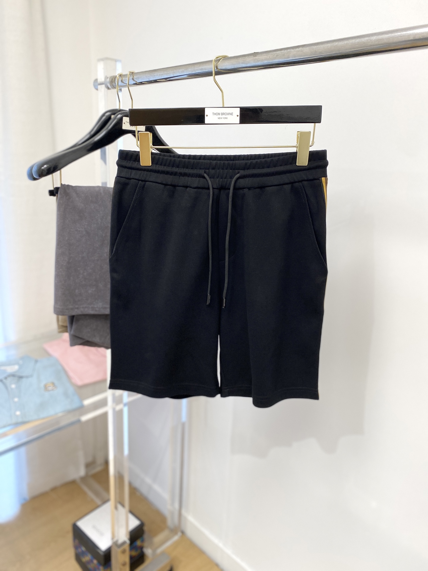 NO:159460,LV, 2025 hot casual shorts, high elasticity and slimming, simple and versatile, with fine workmanship, every needle can be seen with care, many celebrity celebrities love the most, lengthen the body proportions!  Micro-spin ^_^Comfortable fabric Details M-3XL,,louis vuitton, shorts,alexander wang19860909LV、2025爆款休闲短裤 高弹显瘦必爆简约百搭爆款,做工精细,每一针都看得到用心,超多明星网红最爱 拉长身材比例哦！微弹 ^_^舒适面料 细节体码数M-3XL,,louis vuitton,shorts,alexander wang,Men's clothing