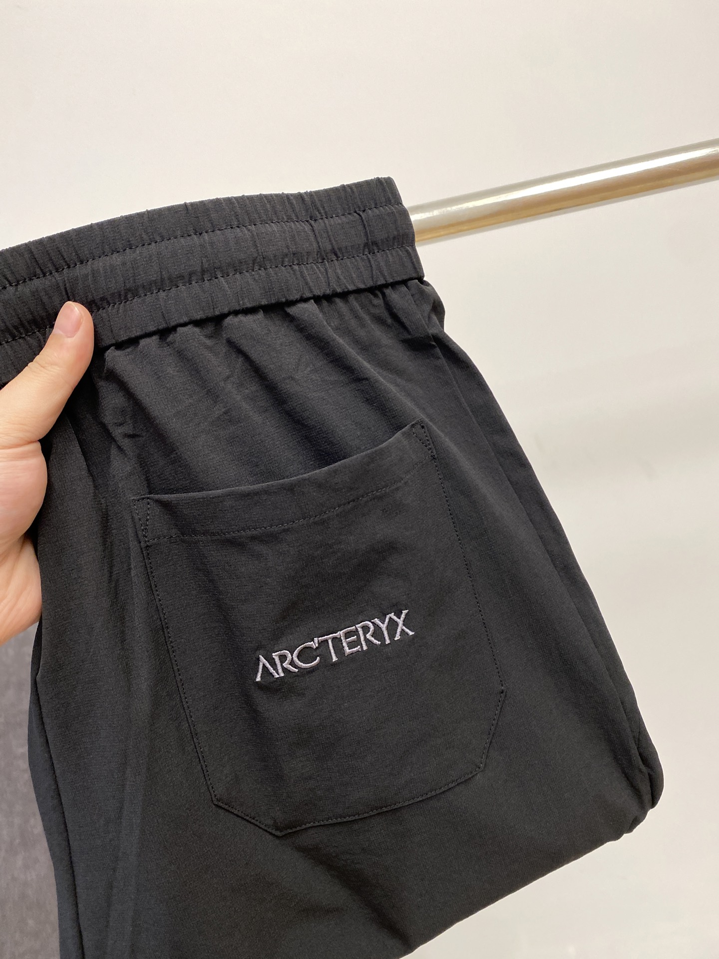 NO:159464,Archaeopteryx, 2025 hot casual pants, high elasticity, slimming, simple and versatile, with fine workmanship, every needle can be seen attentively. Many celebrities and internet celebrities love the most, lengthen their body proportions!  Micro-spin ^_^Comfortable fabric Details M-3XL, arc'teryx,alexander wang19860909始祖鸟、2025爆款休闲裤 高弹显瘦必爆简约百搭爆款,做工精细,每一针都看得到用心,超多明星网红最爱 拉长身材比例哦！微弹 ^_^舒适面料 细节体码数M-3XL,arc'teryx,alexander wang,Men's clothing
