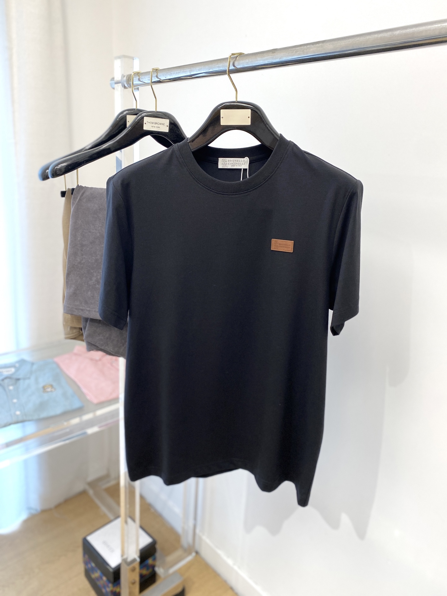 NO:160781,Brunello Cucinelli, 2025 new short-sleeved T-shirt, handsome and fashionable, chest embroidered decorative letter pattern logo, simple and versatile style. Fabric cotton is not only crisp, maintains a fashionable silhouette, but also comfortable to wear, and the yarn is more delicate, the number M-3XL, brunello cucinelli, T-shirt, tees, t-shirt, alexander wang19860909Brunello Cucinelli、2025新品短袖T恤,帅气时尚,胸前刺绣装饰字母图案logo,简约百搭款.面料棉 不仅挺括,保持潮流的廓形,又穿着舒适,纱织更细腻,码数M-3XL,,brunello cucinelli,T-shirt,tees，t-shirt,alexander wang,Men's clothing