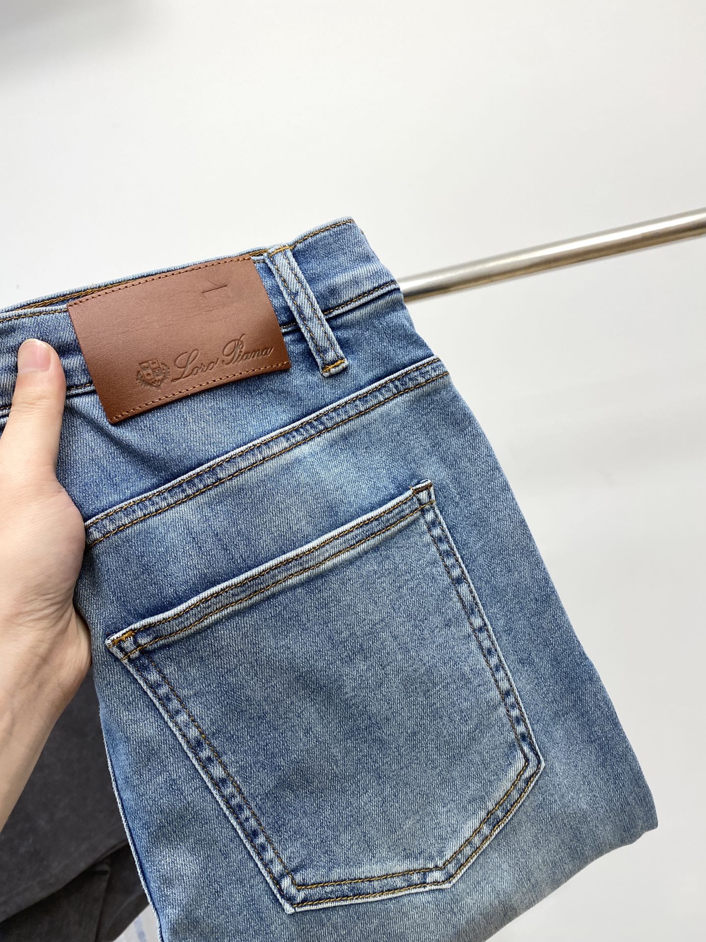 NO:461074,LP, 2025 latest products, special counters are available at the same time, original single-purpose goods, water-washed casual jeans, imported original washing elastic fabric, comfortable and elastic, original hardware and auxiliary decorative logo, super positive style, extremely high grade, counter quality, fashionable and stylish upper body, 29-36, loro piano, jeans, alexander wang19860909LP、2025最新品,专柜同步有售,原单狠货,水洗休闲牛仔裤,进口原版水洗弹力面料,舒适有弹性,原版五金辅料装饰logo,版型超正,档次极高,专柜品质,上身时尚有型,码数29-36,,loro piana,jeans,alexander wang,Men's clothing