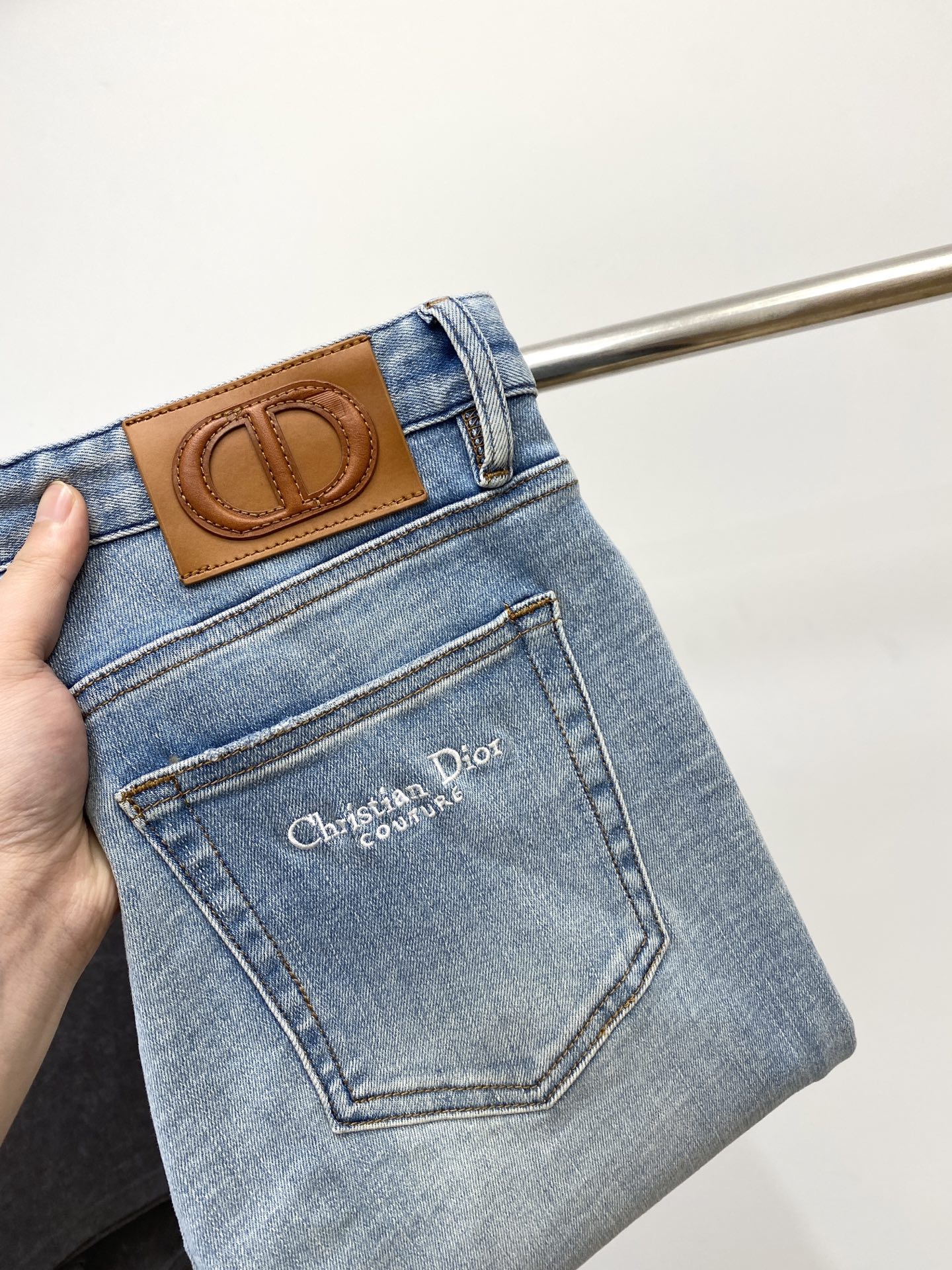 NO:461054,Dior, 2025 latest products, special counters are available at the same time, original singles, washable casual jeans, imported original washing elastic fabric, comfortable and elastic, original hardware and auxiliary decorative logo, super positive style, extremely high grade, counter quality, fashionable and stylish upper body, 29-36,,dior,jeans,alexander wang19860909迪奥、2025最新品,专柜同步有售,原单狠货,水洗休闲牛仔裤,进口原版水洗弹力面料,舒适有弹性,原版五金辅料装饰logo,版型超正,档次极高,专柜品质,上身时尚有型,码数29-36,,dior,jeans,alexander wang,Men's clothing