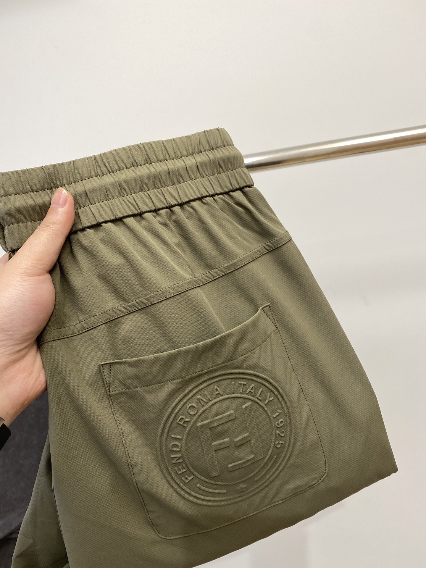 NO:161983,Fendi and 2025 hot casual pants, high elasticity and slimming, simple and versatile, with fine workmanship, every needle can be seen attentively. Many celebrities and internet celebrities love the most, lengthen their body proportions!  Micro-spin ^_^Comfortable fabric Details M-3XL, fendi, alexander wang19860909芬迪、2025爆款休闲裤 高弹显瘦必爆简约百搭爆款,做工精细,每一针都看得到用心,超多明星网红最爱 拉长身材比例哦！微弹 ^_^舒适面料 细节体码数M-3XL,,fendi,alexander wang,Men's clothing