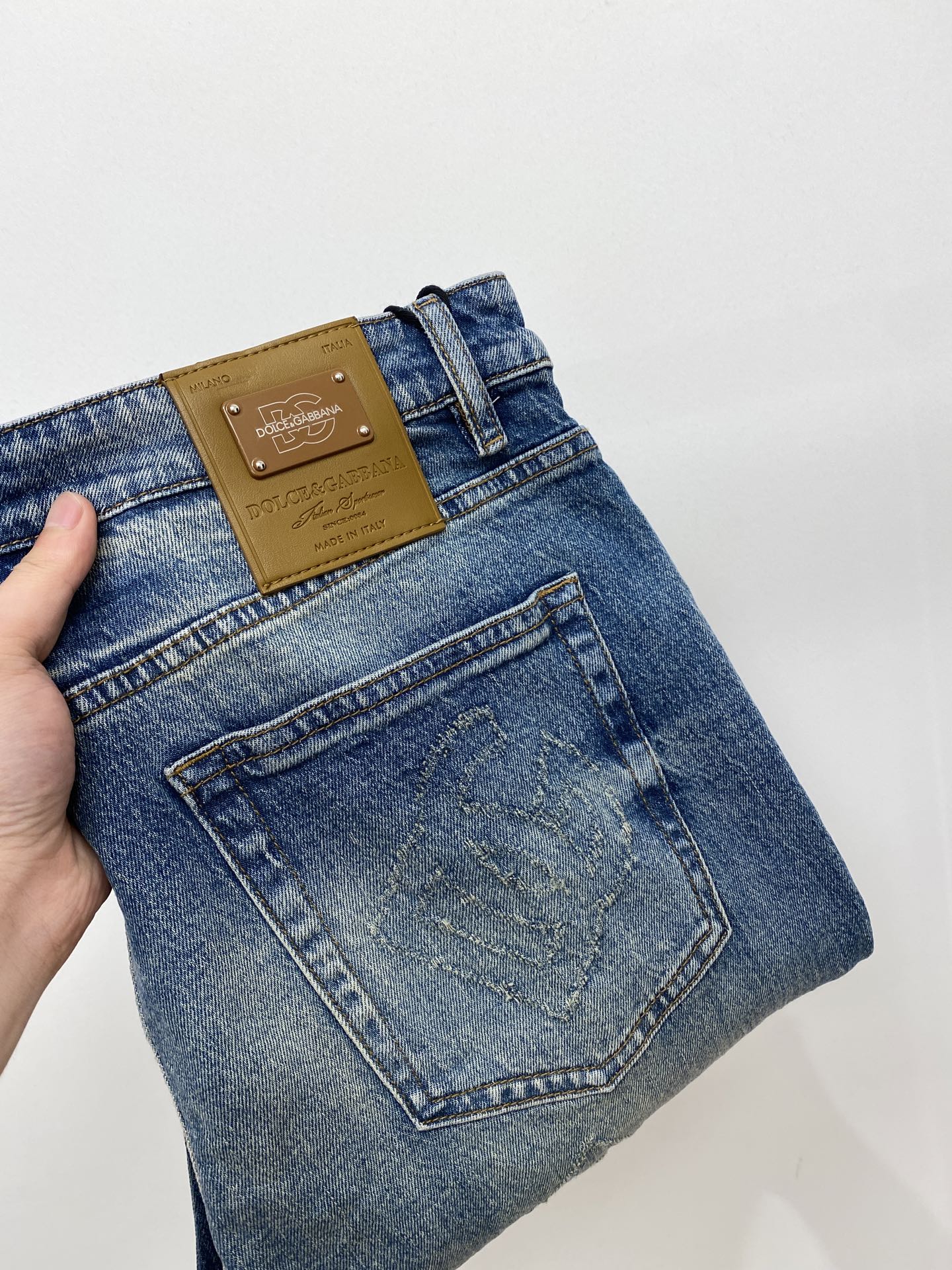 NO:421575,DG, 2025 latest products, special counters are available at the same time, original single-order goods, water-washed casual jeans, imported original washing elastic fabric, comfortable and elastic, original hardware and auxiliary decorative logo, super positive style, extremely high grade, counter quality, fashionable and stylish upper body, 29-38, jeans, alexander wang19860909DG、2025最新品,专柜同步有售,原单狠货,水洗休闲牛仔裤,进口原版水洗弹力面料,舒适有弹性,原版五金辅料装饰logo,版型超正,档次极高,专柜品质,上身时尚有型,码数29-38,,jeans,alexander wang,Men's clothing