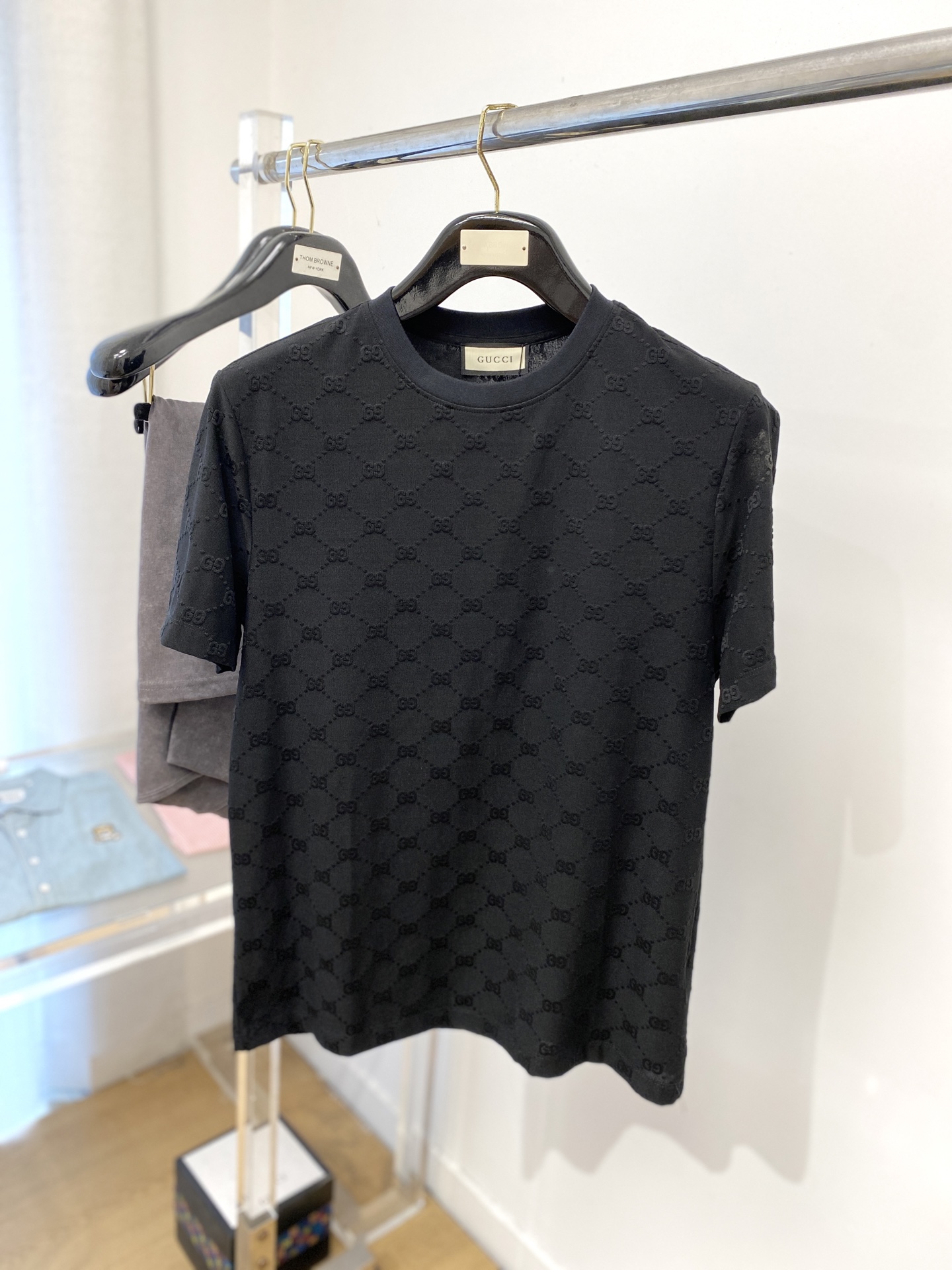 NO:415749,Guqi, 2025 new short-sleeved T-shirt, handsome and fashionable, top-level digital positioning and woven letter logo, simple and versatile style. Fabric cotton is not only crisp, maintains the trendy silhouette, but also comfortable to wear, and the yarn is more delicate, S-XXL, T-shirt,tees, t-shirt,alexander wang19860909古奇、2025新品短袖T恤,帅气时尚,顶级数码定位定织字母logo,简约百搭款.面料棉 不仅挺括,保持潮流的廓形,又穿着舒适,纱织更细腻,码数S-XXL,,T-shirt,tees，t-shirt,alexander wang,Men's clothing