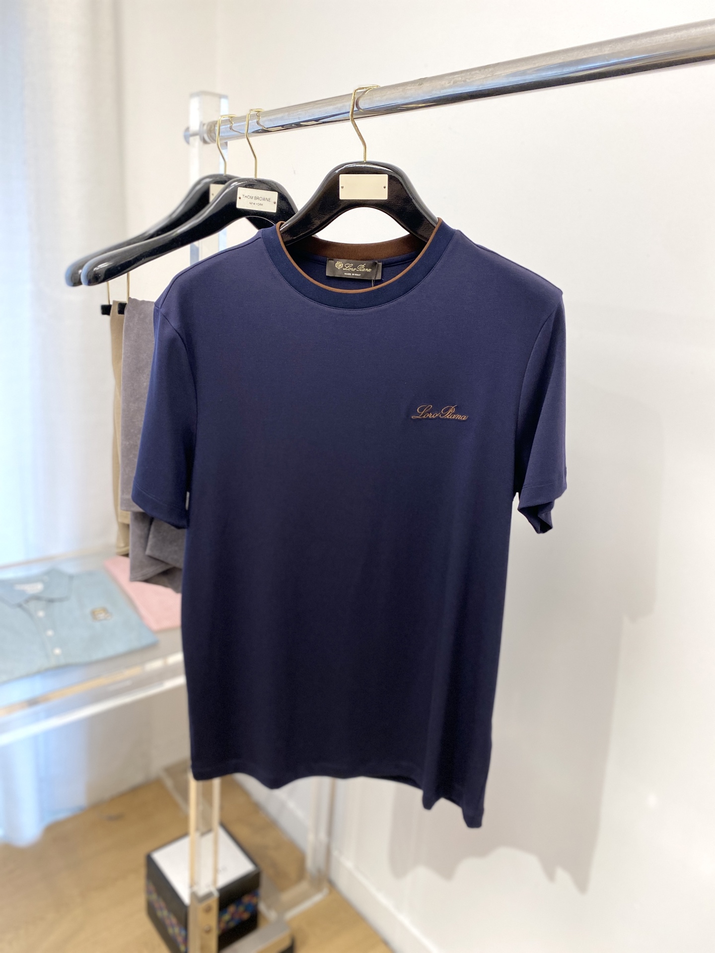 NO:415786,LP, 2025 new short-sleeved T-shirt, handsome and fashionable, exquisite embroidered letter logo on the chest, simple and versatile style. Fabric cotton is not only crisp, maintains the trendy silhouette, and is comfortable to wear, and the yarn is more delicate, the number M-3XL, loro piana, T-shirt, tees, t-shirt, alexander wang19860909LP、2025新品短袖T恤,帅气时尚,胸前精致刺绣字母logo,简约百搭款.面料棉 不仅挺括,保持潮流的廓形,又穿着舒适,纱织更细腻,码数M-3XL,,loro piana,T-shirt,tees，t-shirt,alexander wang,Men's clothing