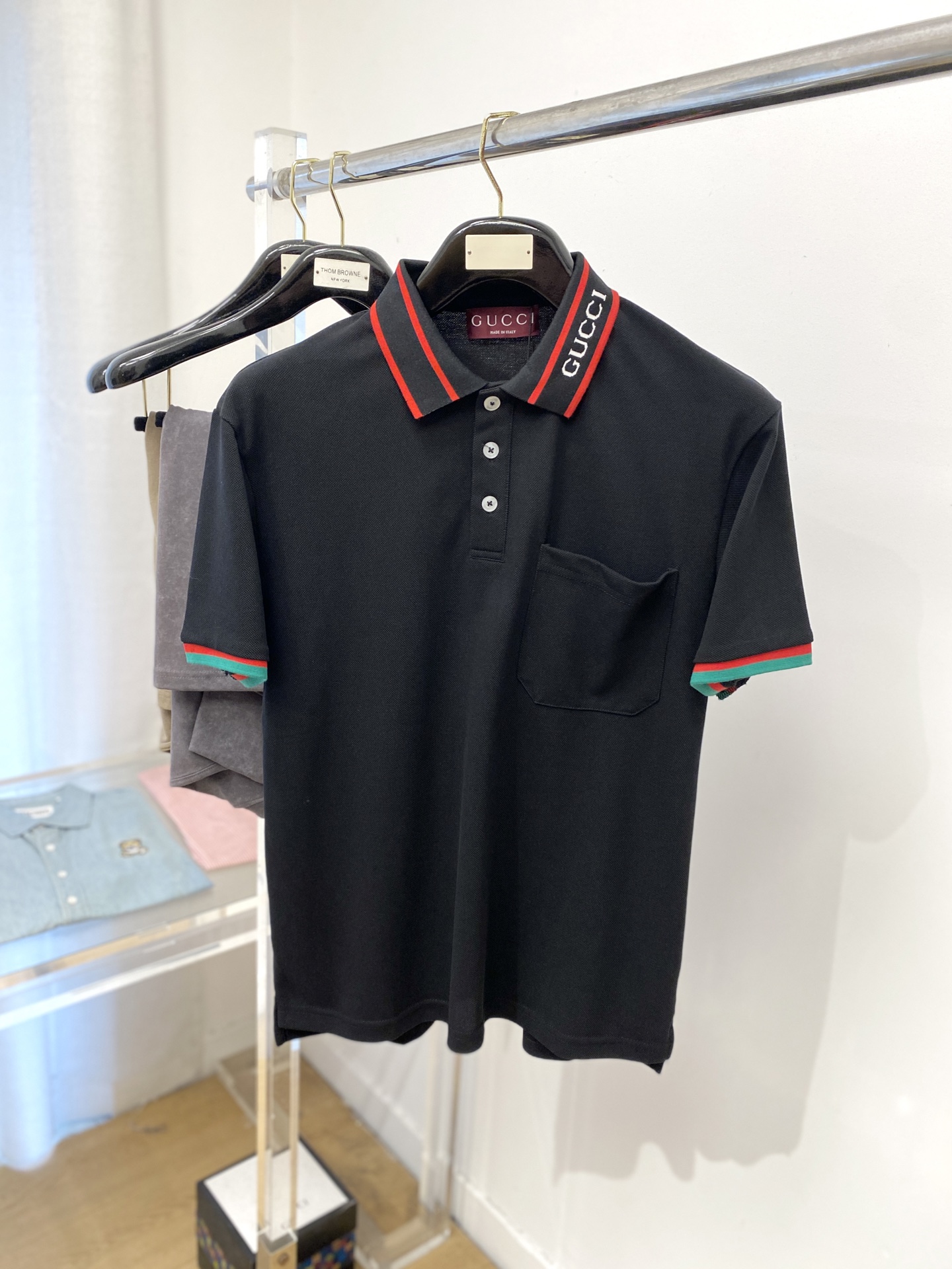 NO:415661,Guqi, 2025 new short-sleeved T-shirt, handsome and fashionable, top-quality collar letter logo, simple and versatile style. Fabric cotton is not only crisp, maintains a fashionable silhouette, but also comfortable to wear, and the yarn is more delicate, S-XL, T-shirt,tees, t-shirt,alexander wang19860909古奇、2025新品短袖T恤,帅气时尚,衣领顶级定织字母logo,简约百搭款.面料棉 不仅挺括,保持潮流的廓形,又穿着舒适,纱织更细腻,码数S-XL,,T-shirt,tees，t-shirt,alexander wang,Men's clothing