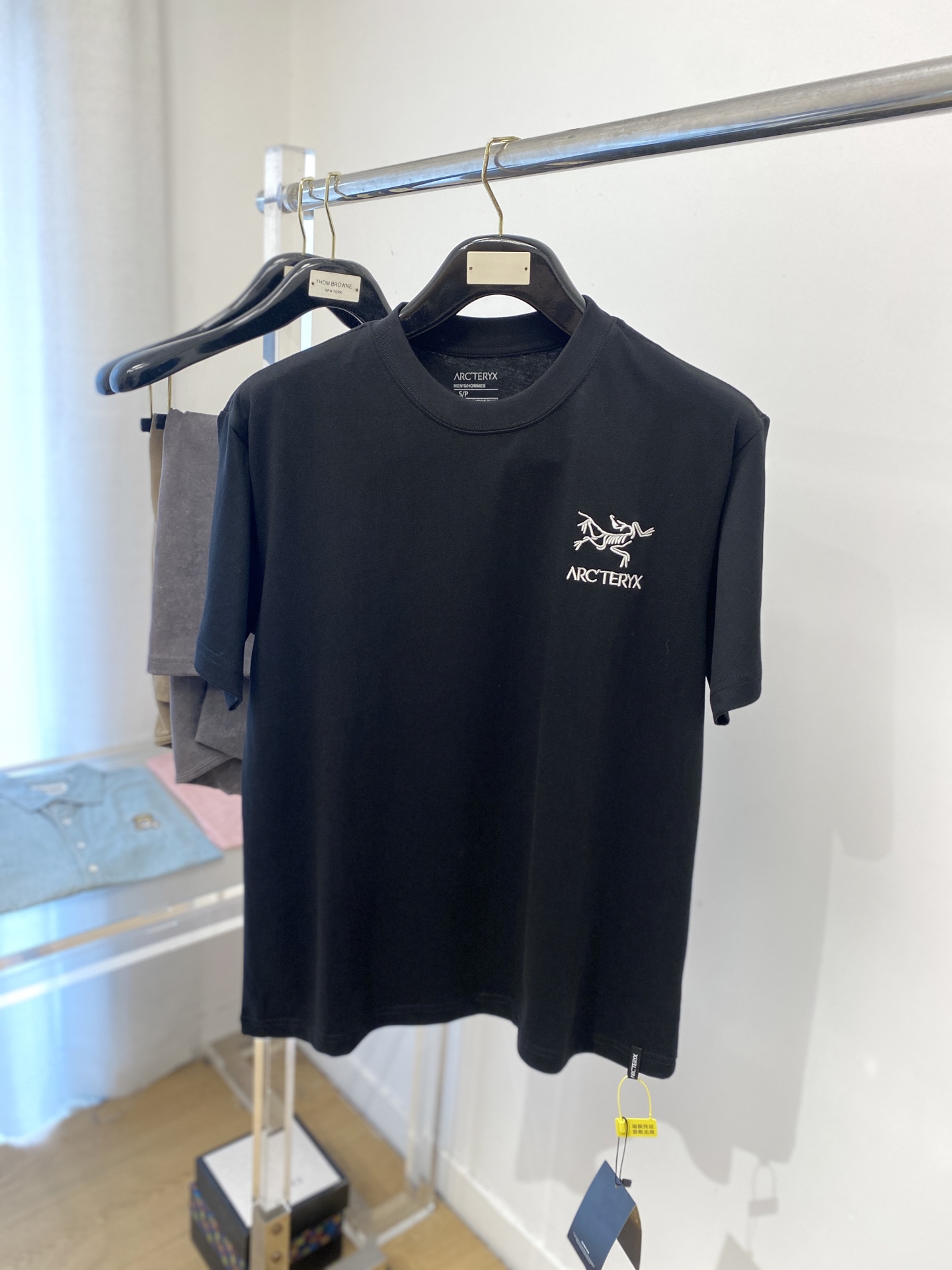 NO:414592,Archaeoptera Bird, 2025 new short-sleeved T-shirt, handsome and fashionable, exquisite embroidered pattern letter logo on the chest, simple and versatile style. Fabric cotton is not only crisp, maintains a fashionable silhouette, but also comfortable to wear, and the yarn is more delicate, S-XL, arc'teryx, T-shirt, tees, t-shirt, alexander wang19860909始祖鸟、2025新品短袖T恤,帅气时尚,胸前精致刺绣图案字母logo,简约百搭款.面料棉 不仅挺括,保持潮流的廓形,又穿着舒适,纱织更细腻,码数S-XL,arc'teryx,T-shirt,tees，t-shirt,alexander wang,Men's clothing