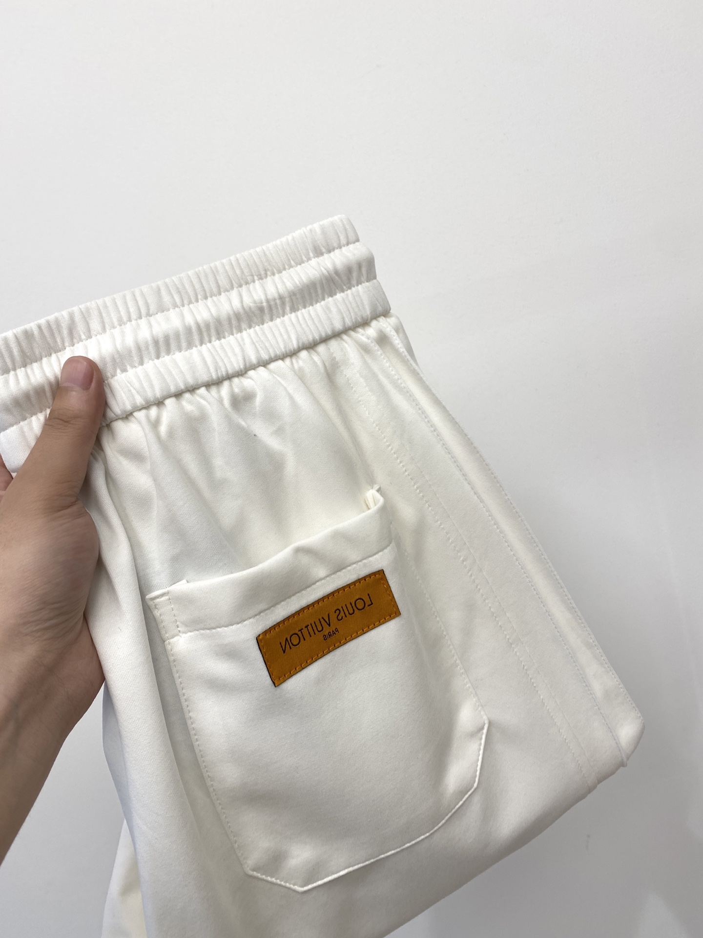 NO:414542,LV, 2025 hot casual pants, high elasticity and slimming, simple and versatile, with fine workmanship, every needle can be seen attentively. Many celebrities and internet celebrities love the most, lengthen their body proportions!  Micro-spin ^_^Comfortable fabric Details M-3XL,,louis vuitton,alexander wang19860909LV、2025爆款休闲裤 高弹显瘦必爆简约百搭爆款,做工精细,每一针都看得到用心,超多明星网红最爱 拉长身材比例哦！微弹 ^_^舒适面料 细节体码数M-3XL,,louis vuitton,alexander wang,Men's clothing