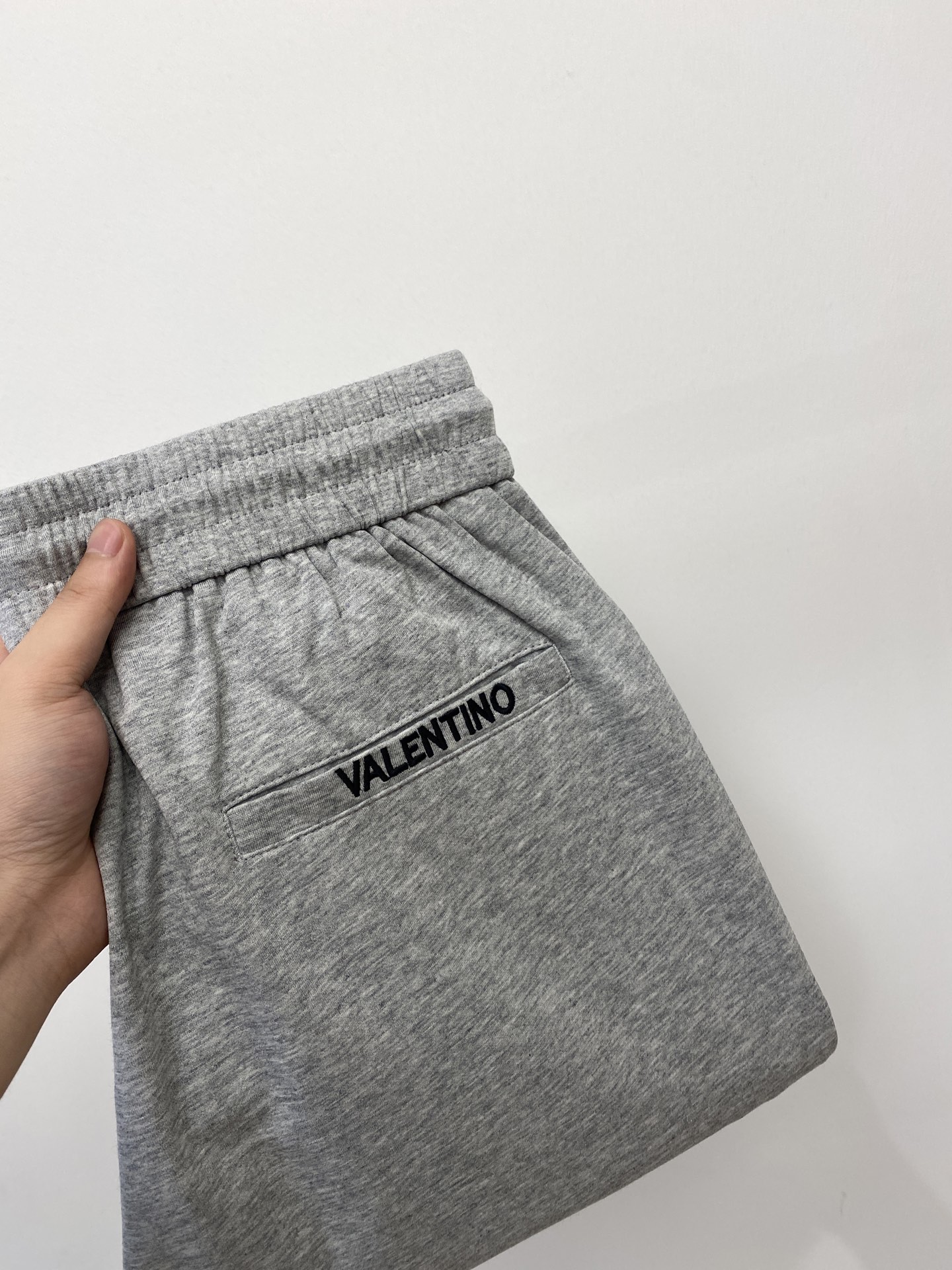 NO:414549,Valentino, 2025 hot casual pants, high elasticity and slimming, simple and versatile, with fine workmanship, every needle can be seen attentively. Many celebrities and internet celebrities love the most, lengthen their body proportions!  Micro-spin ^_^Comfortable fabric Details M-3XL, valentino, alexander wang19860909华伦天奴、2025爆款休闲裤 高弹显瘦必爆简约百搭爆款,做工精细,每一针都看得到用心,超多明星网红最爱 拉长身材比例哦！微弹 ^_^舒适面料 细节体码数M-3XL,,valentino,alexander wang,Men's clothing