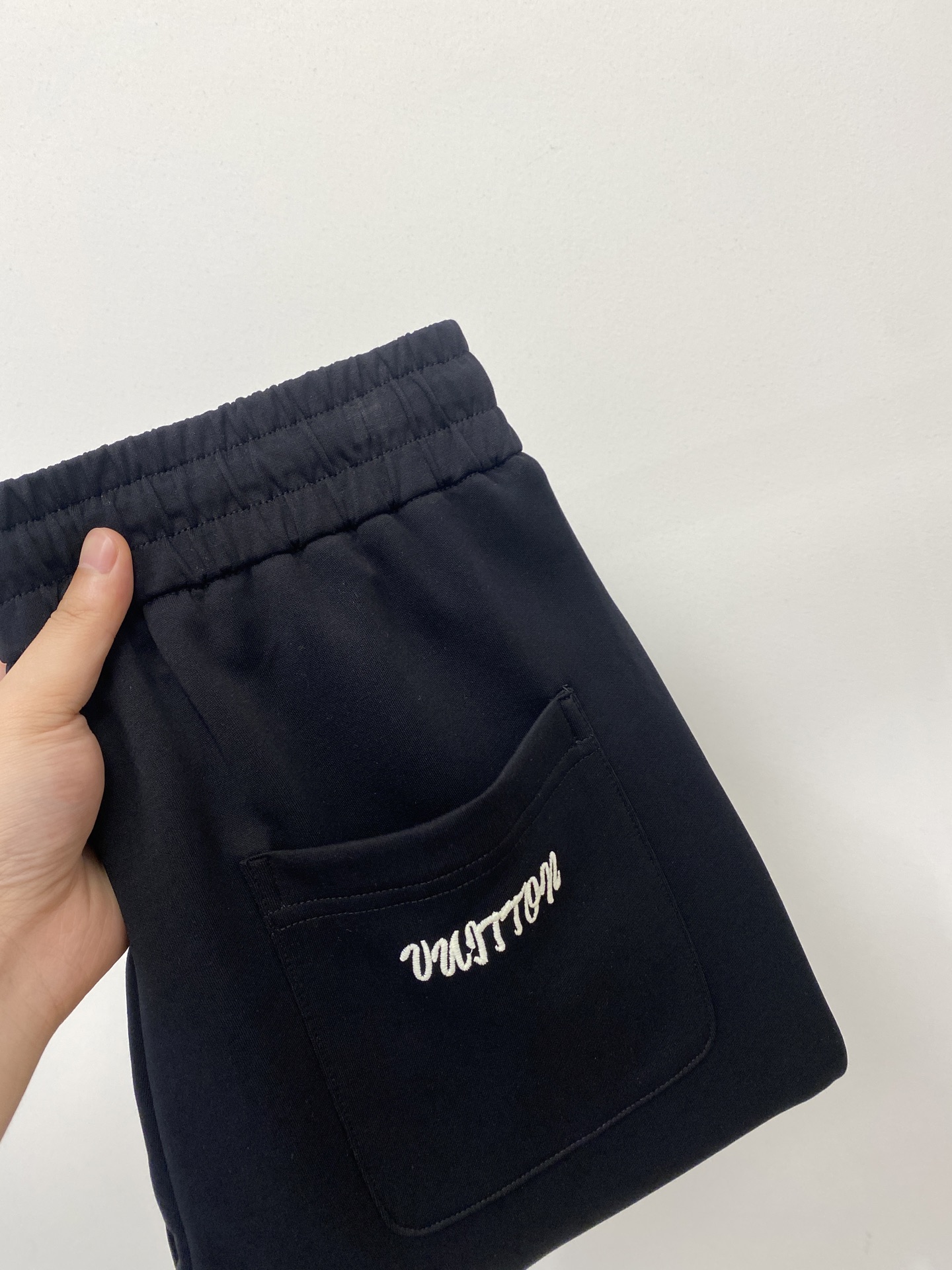 NO:414523,LV, 2025 hot casual pants, high elasticity and slimming, simple and versatile, with fine workmanship, every needle can be seen attentively. Many celebrities and internet celebrities love the most, lengthen their body proportions!  Micro-spin ^_^Comfortable fabric Details M-3XL,,louis vuitton,alexander wang19860909LV、2025爆款休闲裤 高弹显瘦必爆简约百搭爆款,做工精细,每一针都看得到用心,超多明星网红最爱 拉长身材比例哦！微弹 ^_^舒适面料 细节体码数M-3XL,,louis vuitton,alexander wang,Men's clothing