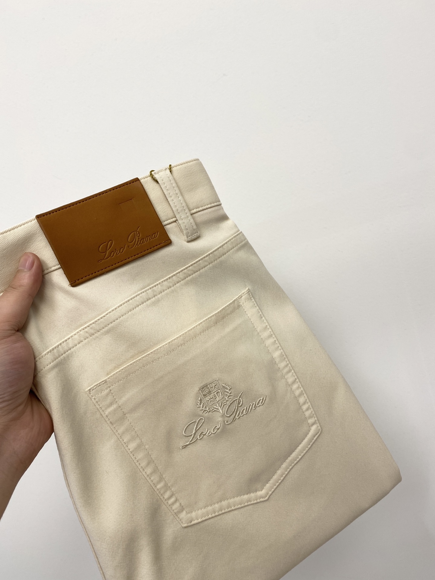 NO:440756,LP, 2025 hot casual trousers, high elasticity, slimming, simple and versatile, with fine workmanship, every needle can be seen attentively. Many celebrities and internet celebrities love the most, lengthen their body proportions!  Micro-spin ^_^ Comfortable fabric Detailed body code 30-36, loro piana, alexander wang19860909LP、2025爆款休闲西裤 高弹显瘦必爆简约百搭爆款,做工精细,每一针都看得到用心,超多明星网红最爱 拉长身材比例哦！微弹 ^_^舒适面料 细节体码30-36,,loro piana,alexander wang,Men's clothing