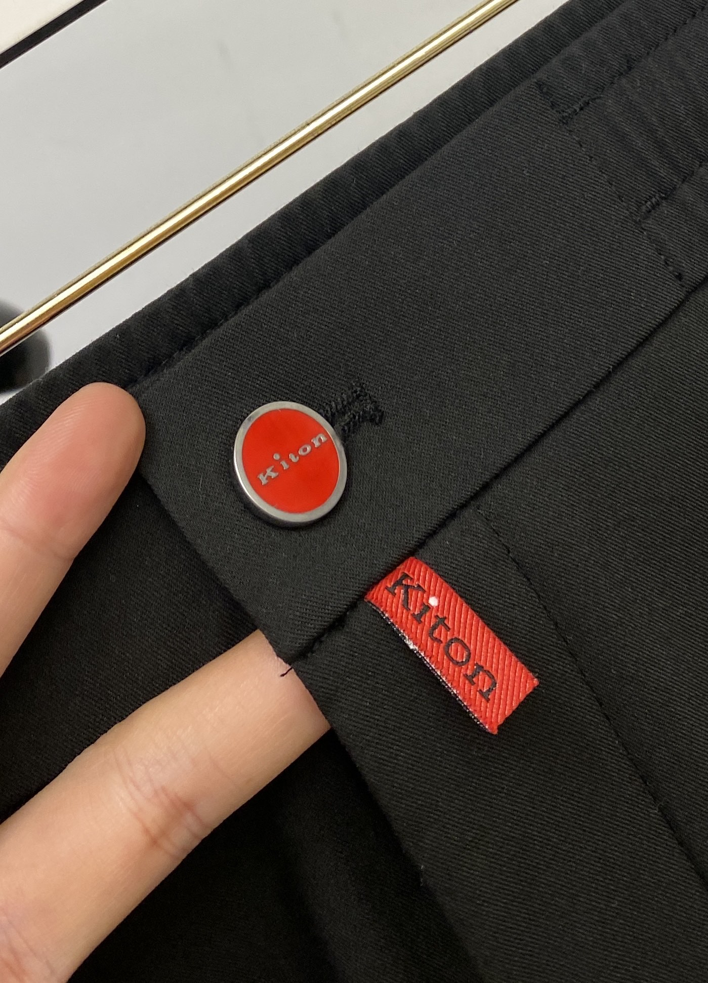 2025 Stylish Suit by Kiton: Superstar’s Favorite with Comfort Fabric and Unique Details - 图片 6
