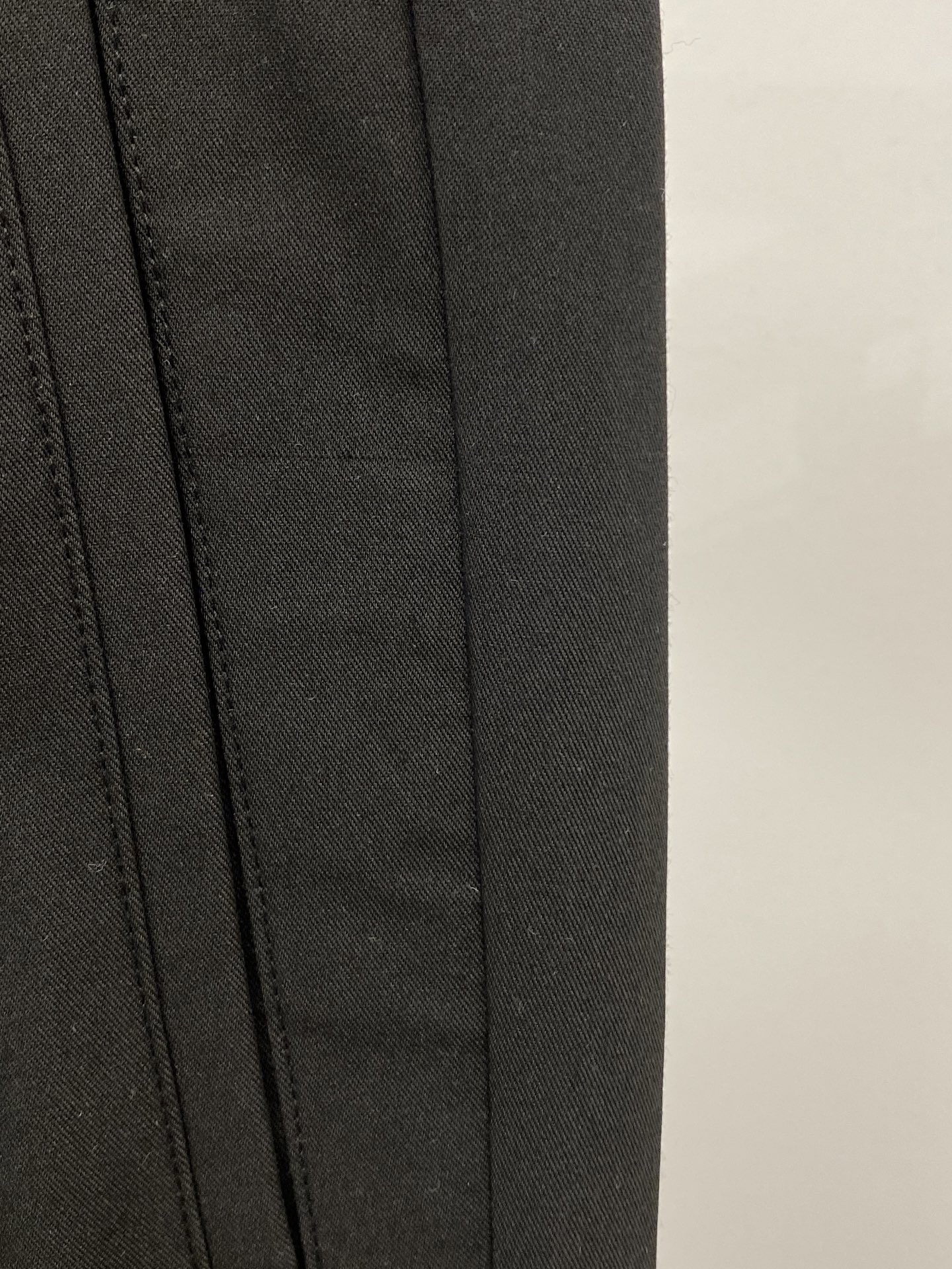 2025 Stylish Suit by Kiton: Superstar’s Favorite with Comfort Fabric and Unique Details - 图片 5