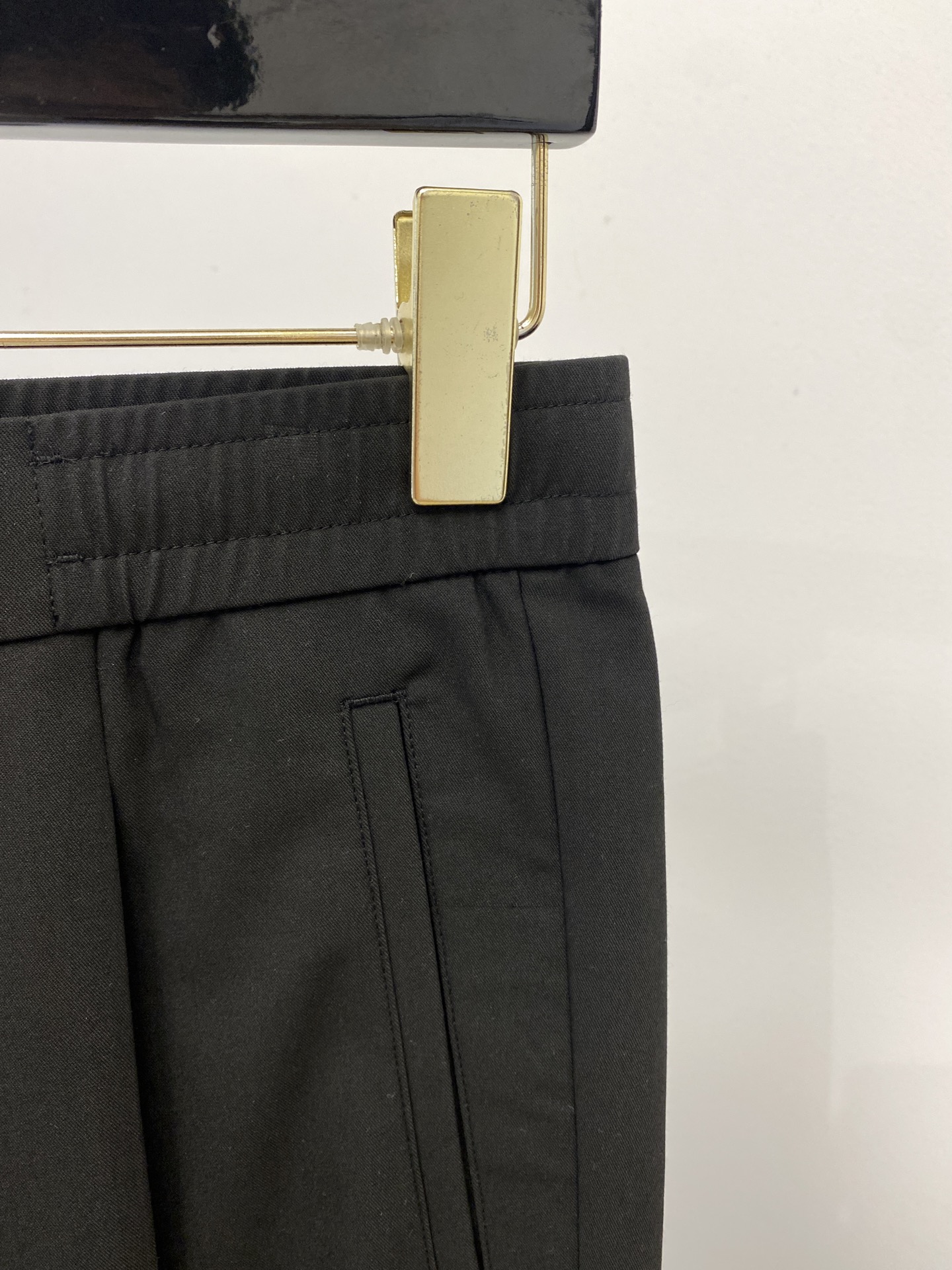 2025 Stylish Suit by Kiton: Superstar’s Favorite with Comfort Fabric and Unique Details - 图片 4