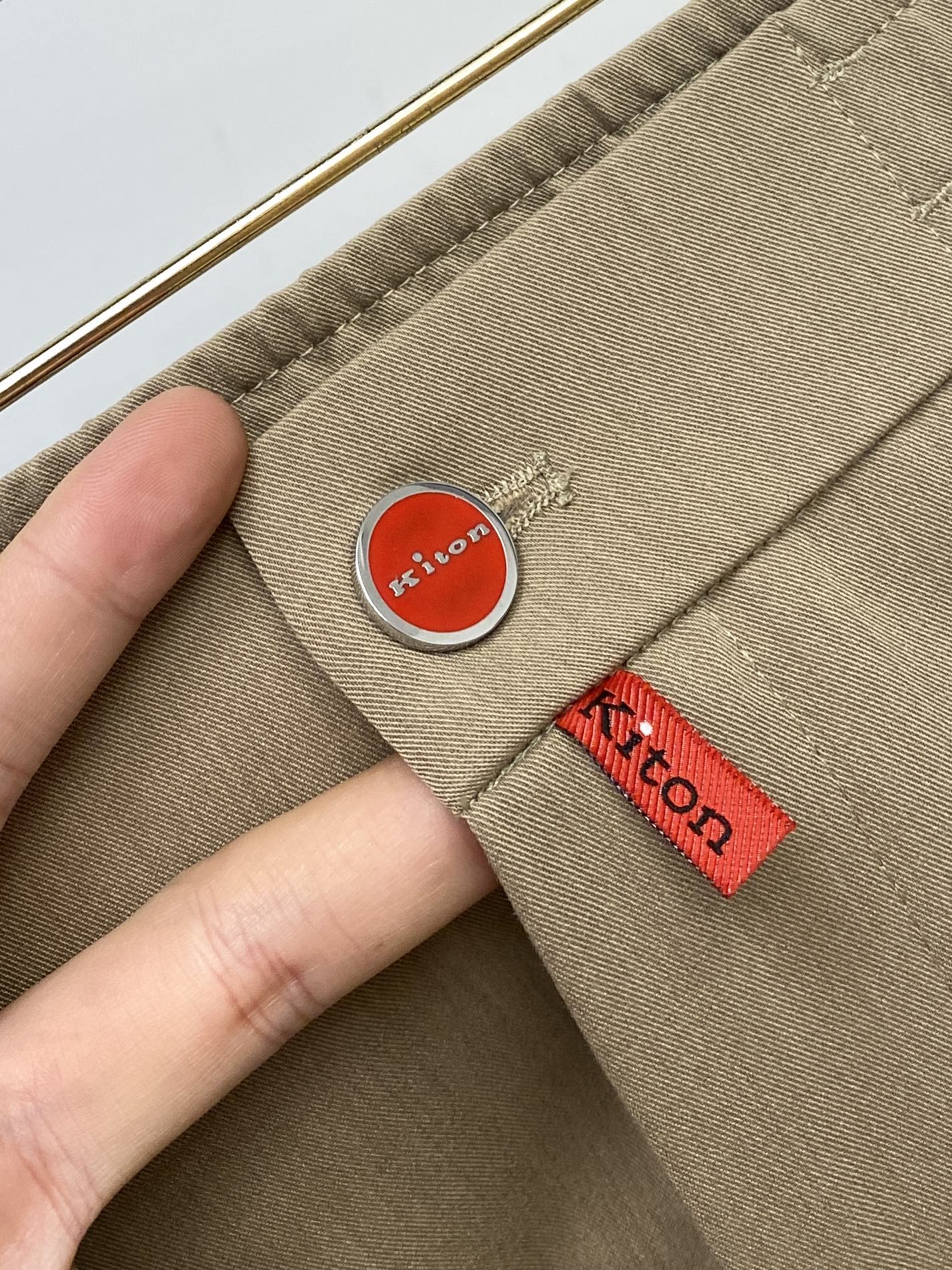 2025 Trendy Suit by Kiton: Stylish, Comfortable, and Superstar Red Favorite - 图片 6