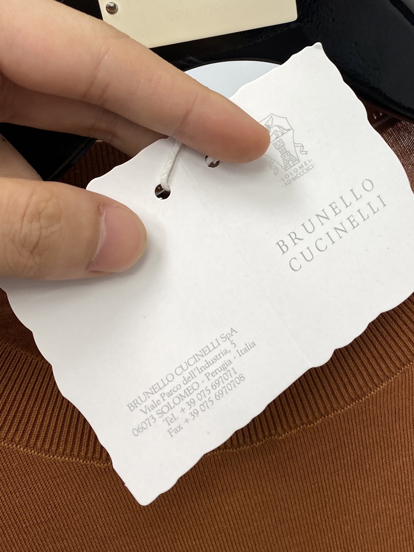 Brunello Cucinelli、2025最新款针织短袖T恤，帅气时尚，胸前精致刺绣图案logo，简