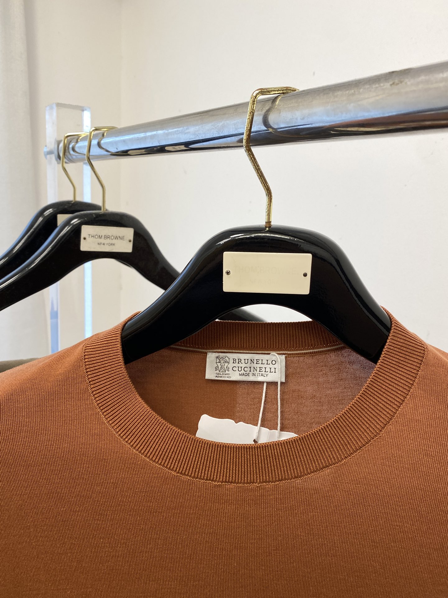 Brunello Cucinelli、2025最新款针织短袖T恤，帅气时尚，胸前精致刺绣图案logo，简