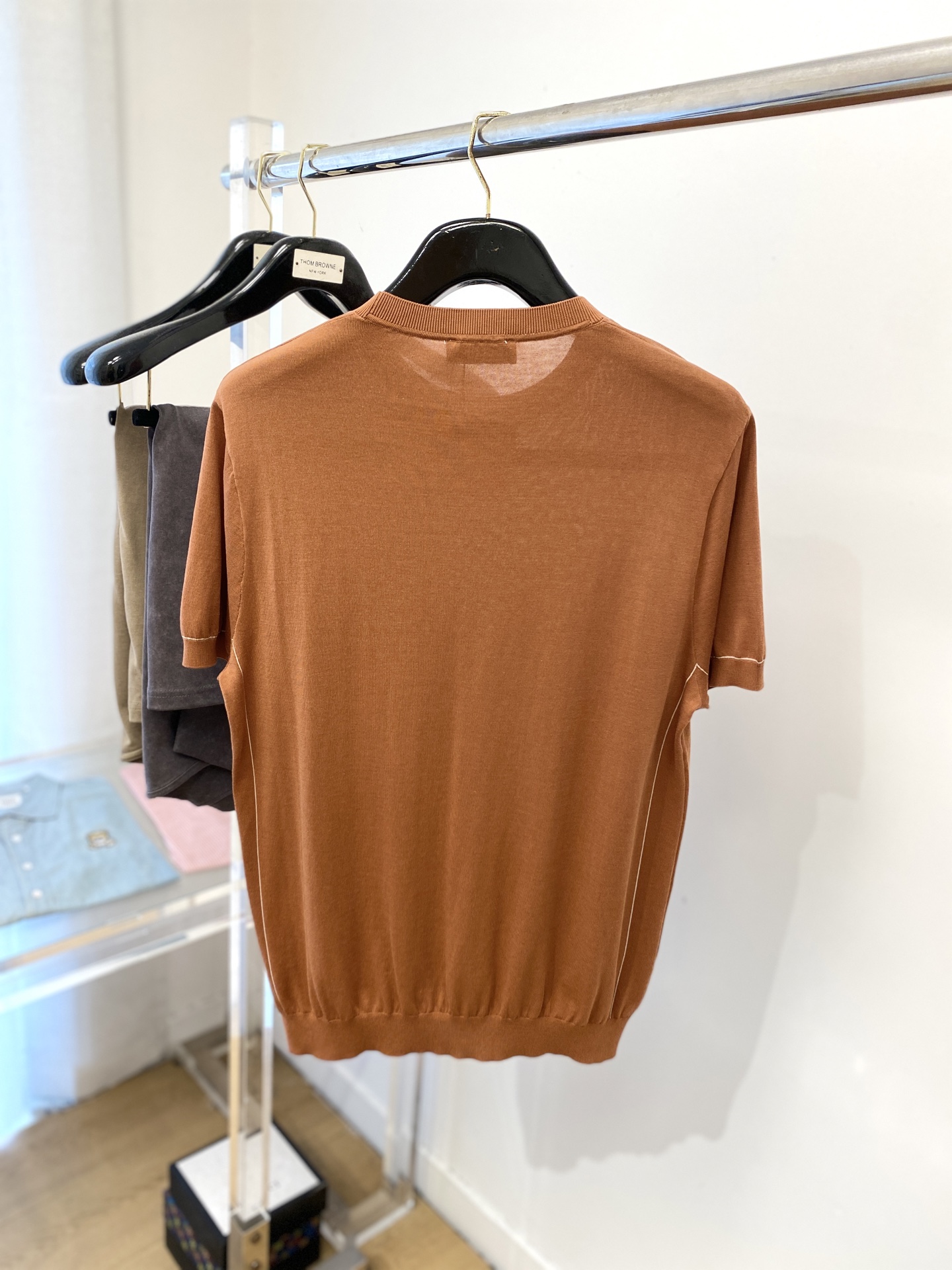 Brunello Cucinelli、2025最新款针织短袖T恤，帅气时尚，胸前精致刺绣图案logo，简