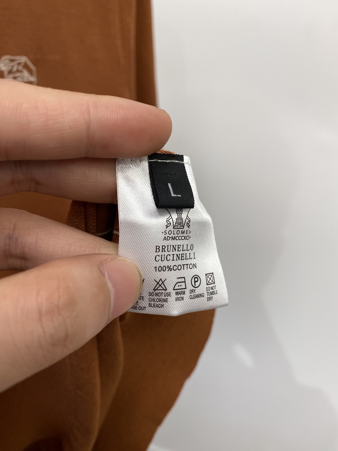 Brunello Cucinelli、2025最新款针织短袖T恤，帅气时尚，胸前精致刺绣图案logo，简