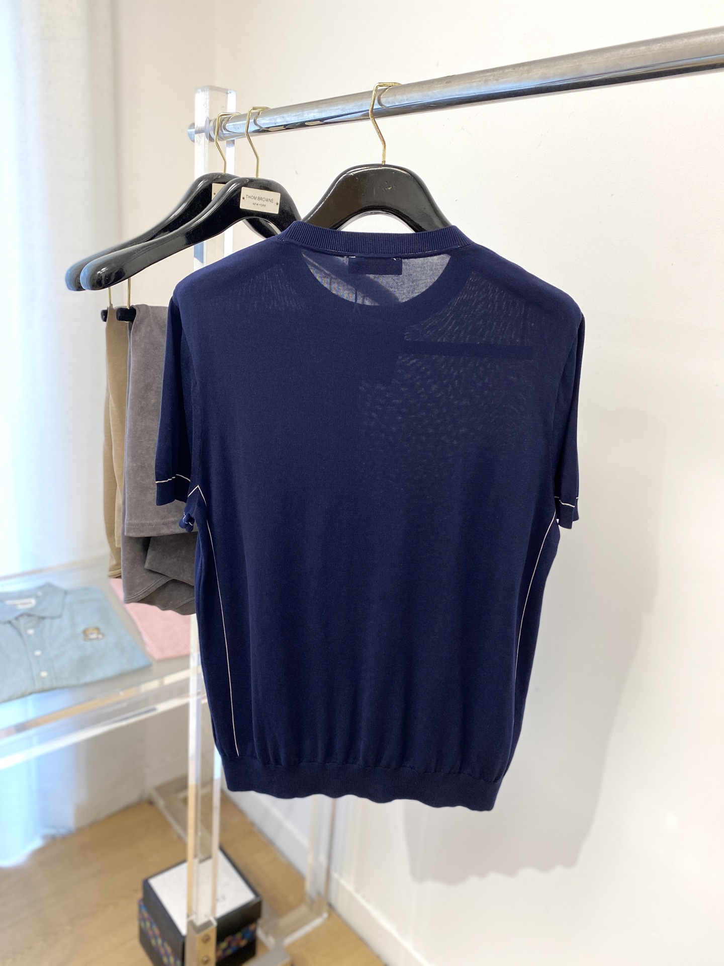 Brunello Cucinelli、2025最新款针织短袖T恤，帅气时尚，胸前精致刺绣图案logo，简