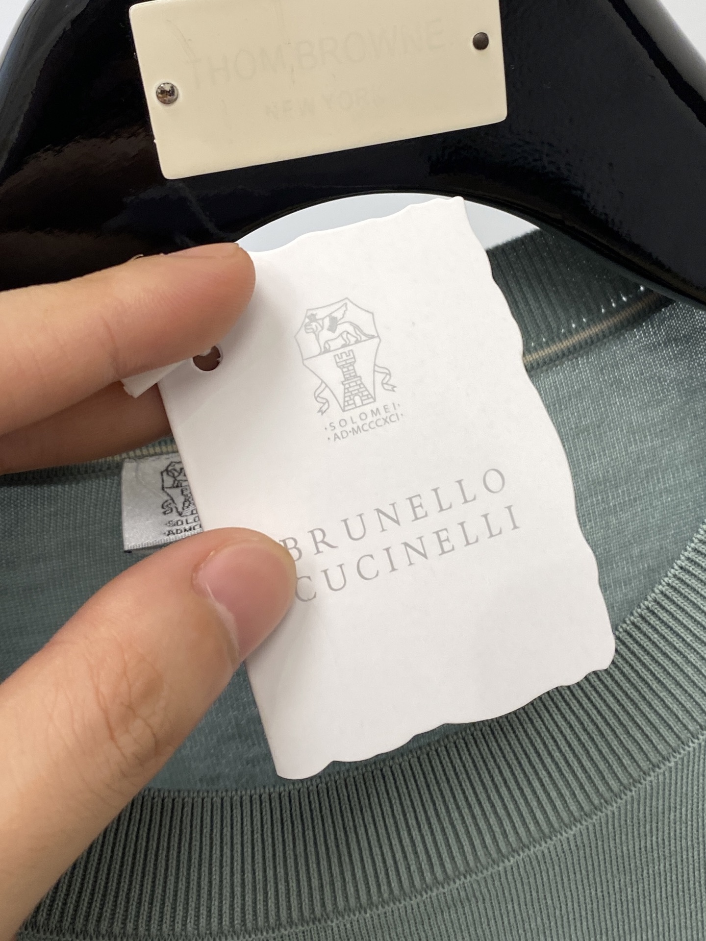 Brunello Cucinelli、2025最新款针织短袖T恤，帅气时尚，胸前精致刺绣图案logo，简