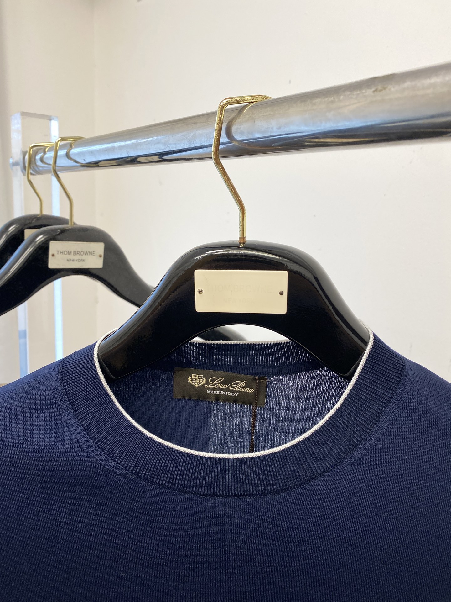 Brunello Cucinelli、2025最新款针织短袖T恤，帅气时尚，胸前精致刺绣图案logo，简