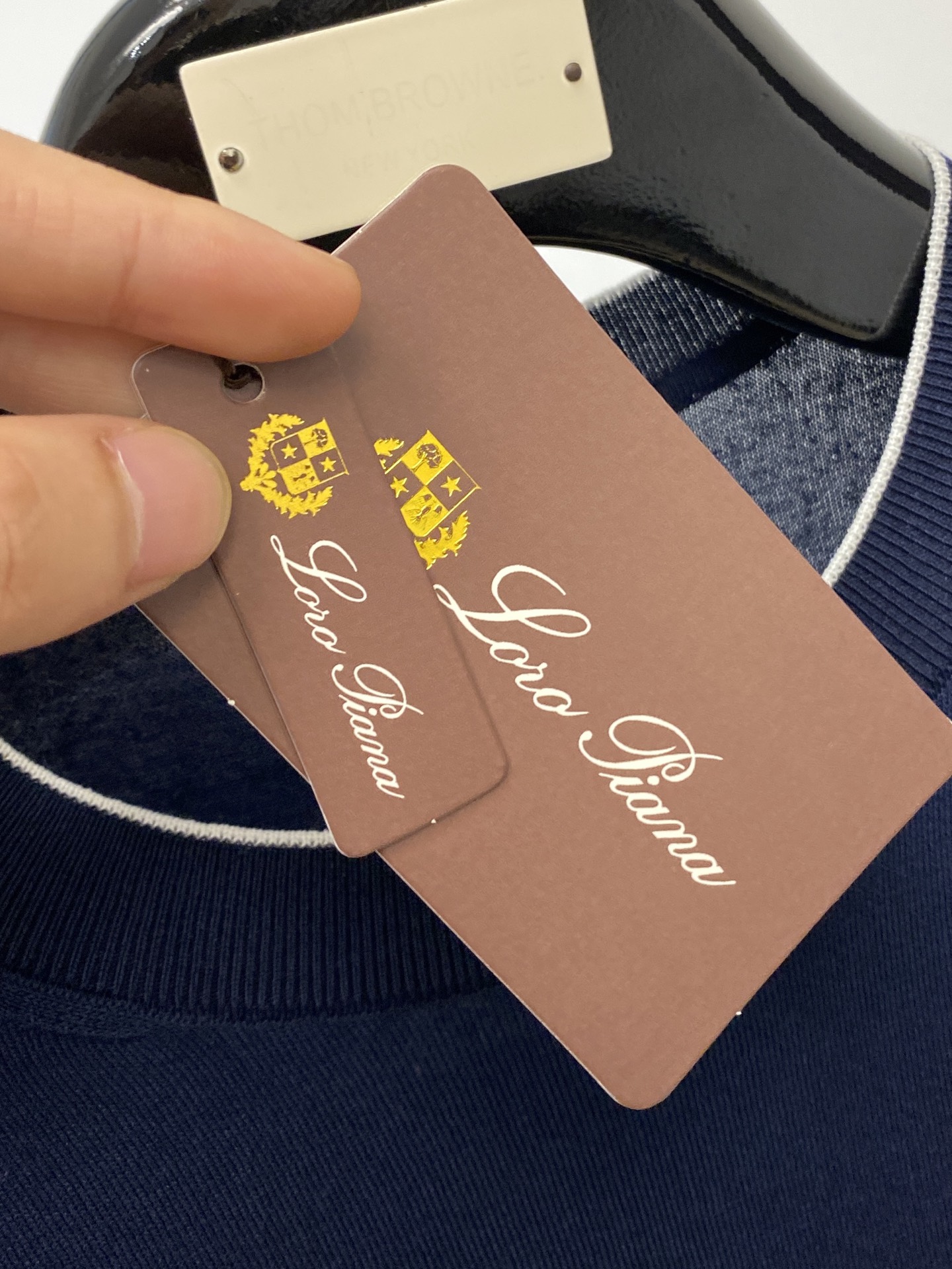Brunello Cucinelli、2025最新款针织短袖T恤，帅气时尚，胸前精致刺绣图案logo，简