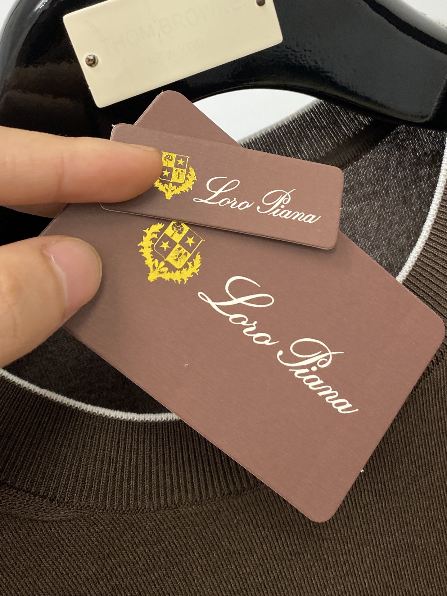 Brunello Cucinelli、2025最新款针织短袖T恤，帅气时尚，胸前精致刺绣图案logo，简