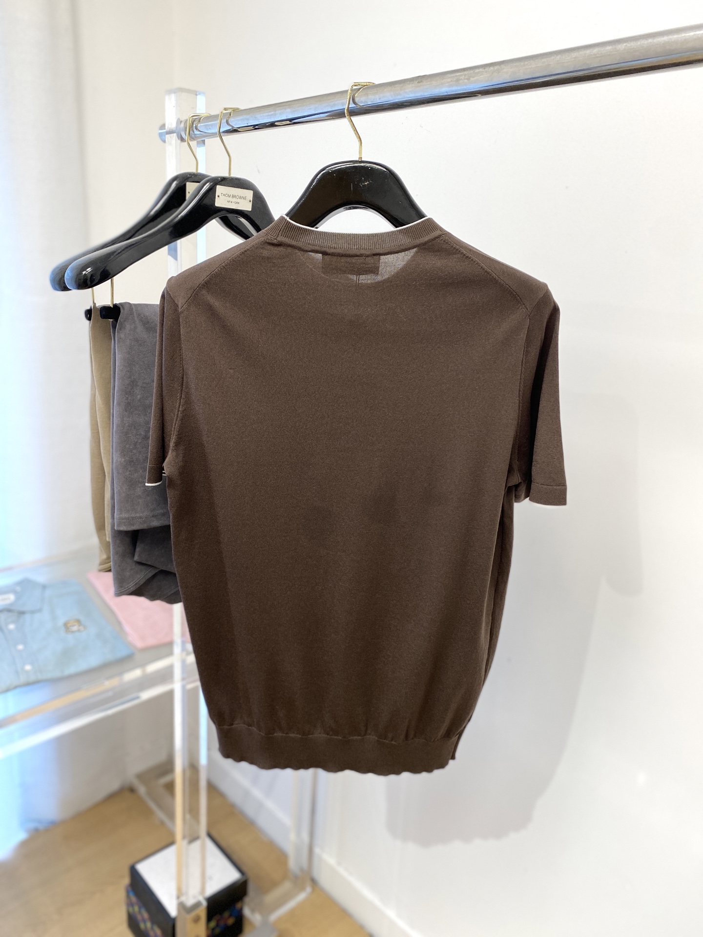 Brunello Cucinelli、2025最新款针织短袖T恤，帅气时尚，胸前精致刺绣图案logo，简
