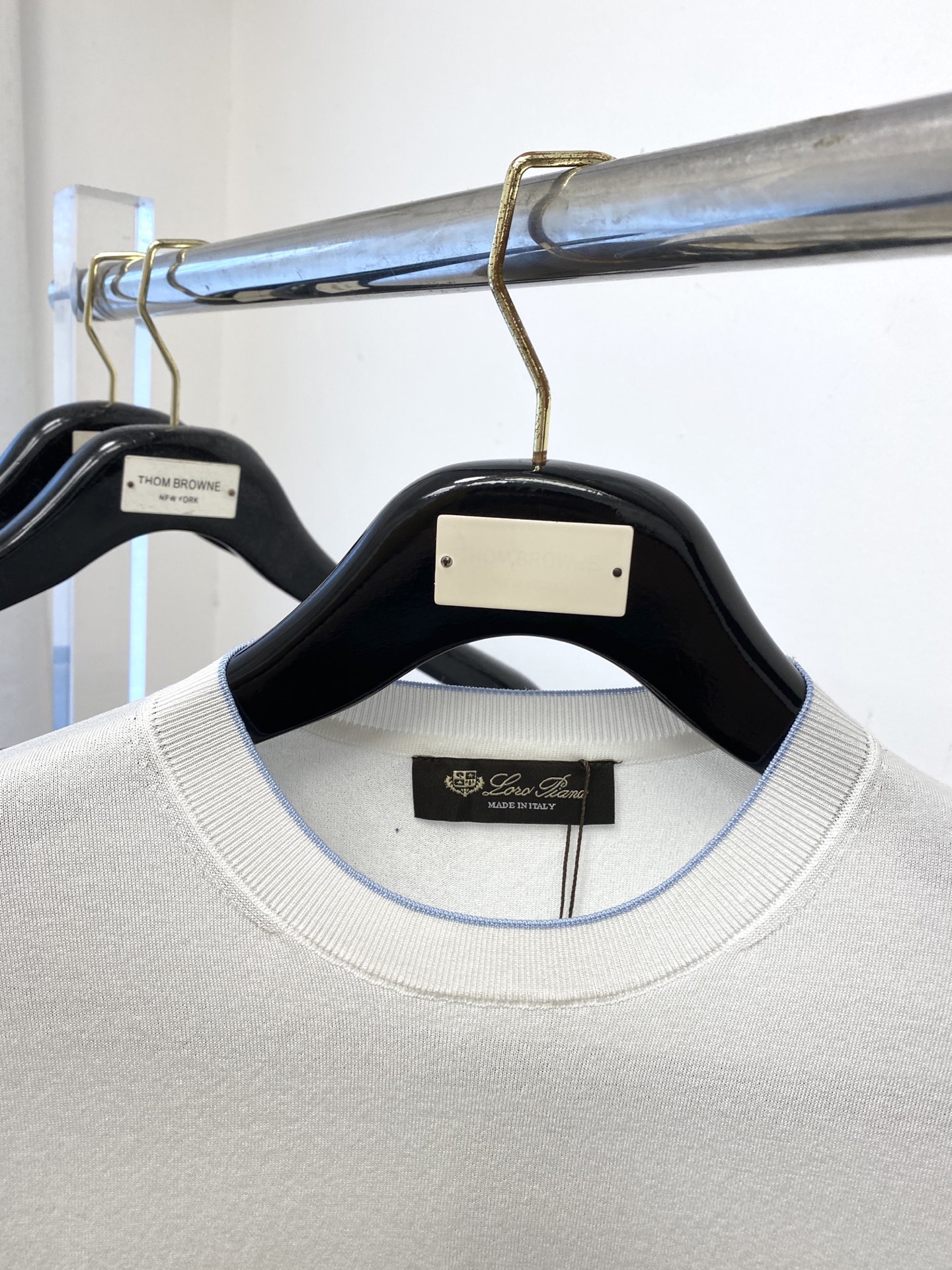 Brunello Cucinelli、2025最新款针织短袖T恤，帅气时尚，胸前精致刺绣图案logo，简