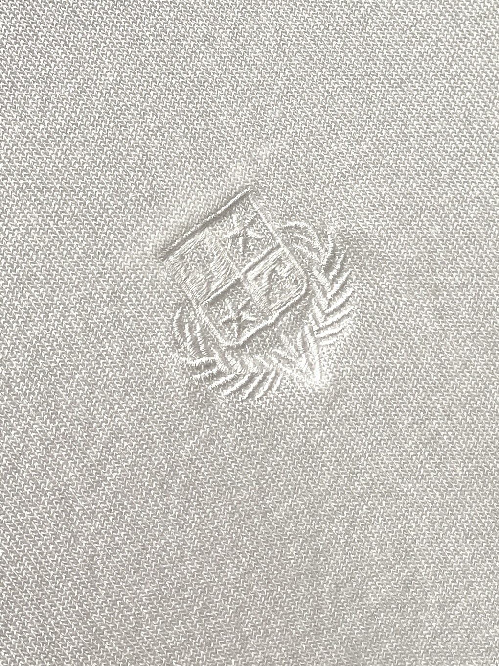 Brunello Cucinelli、2025最新款针织短袖T恤，帅气时尚，胸前精致刺绣图案logo，简
