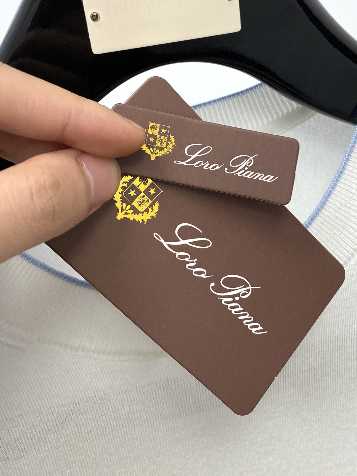 Brunello Cucinelli、2025最新款针织短袖T恤，帅气时尚，胸前精致刺绣图案logo，简