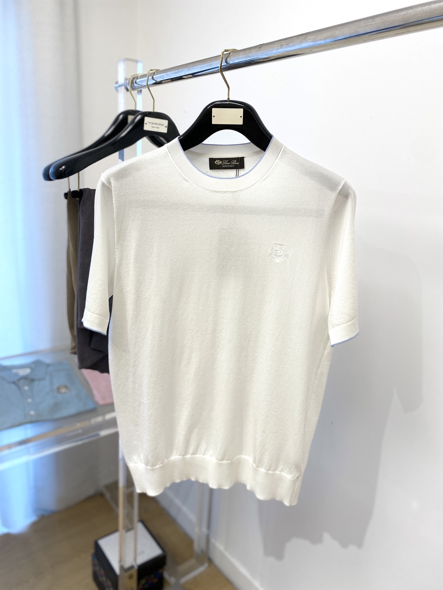 Brunello Cucinelli、2025最新款针织短袖T恤，帅气时尚，胸前精致刺绣图案logo，简
