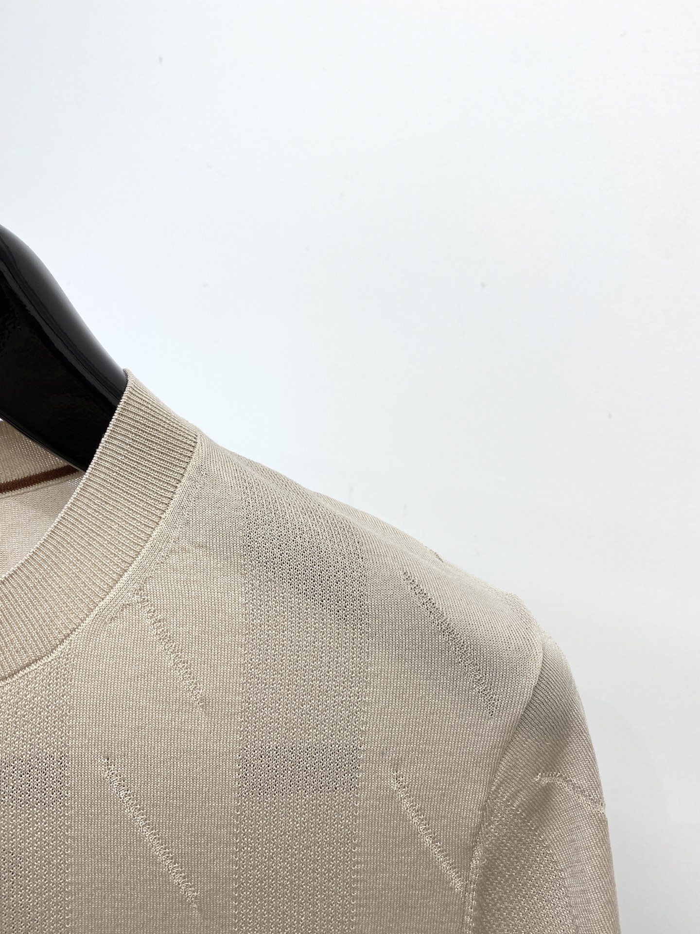 Brunello Cucinelli、2025最新款针织短袖T恤，帅气时尚，胸前精致刺绣图案logo，简