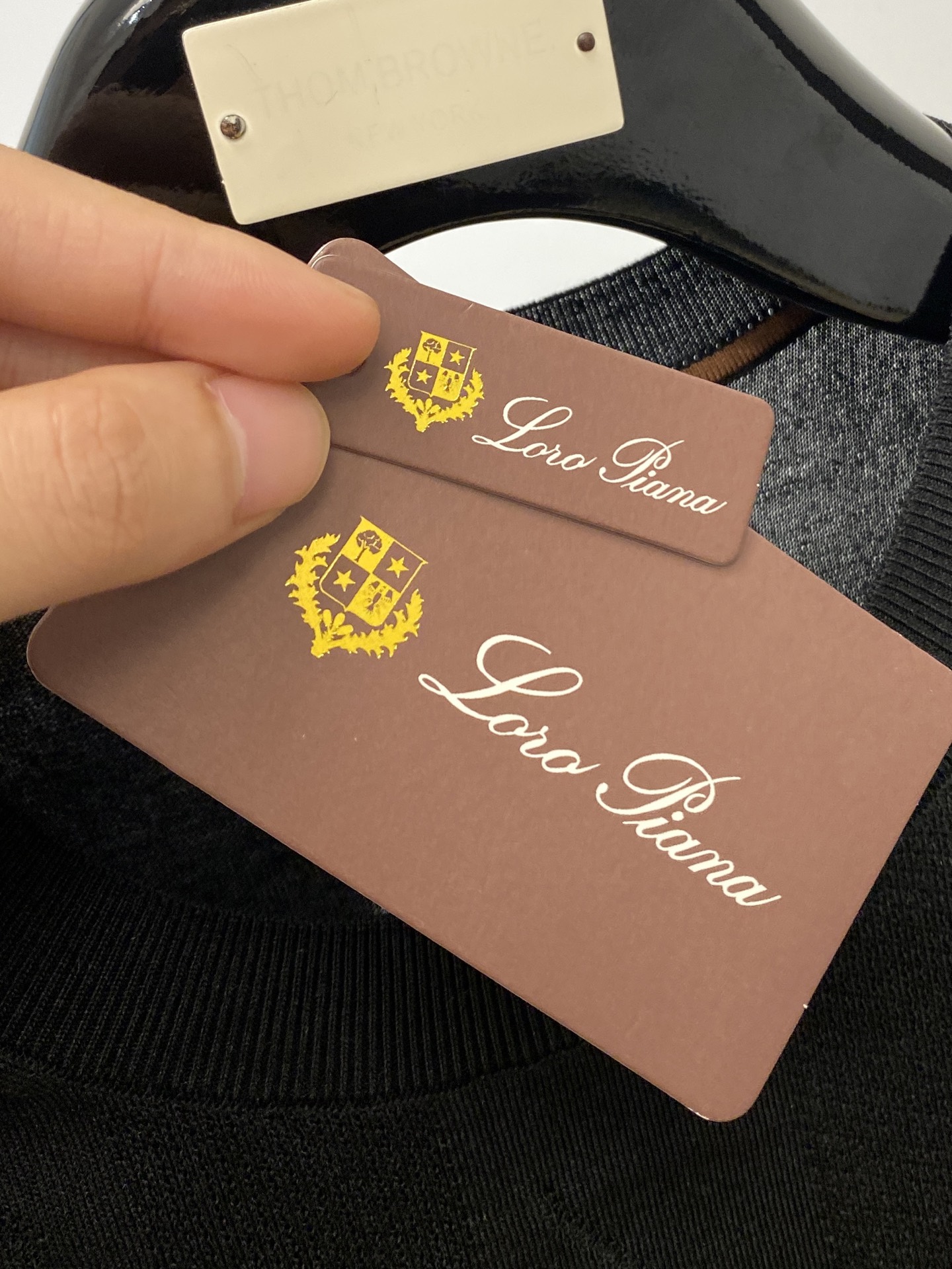 Brunello Cucinelli、2025最新款针织短袖T恤，帅气时尚，胸前精致刺绣图案logo，简