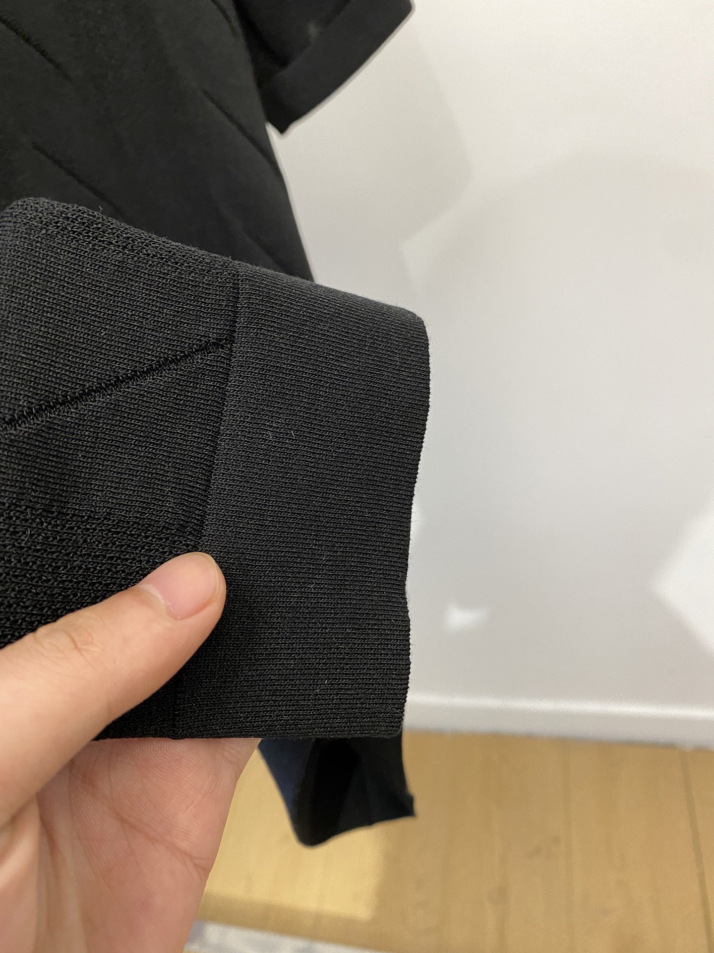 Brunello Cucinelli、2025最新款针织短袖T恤，帅气时尚，胸前精致刺绣图案logo，简