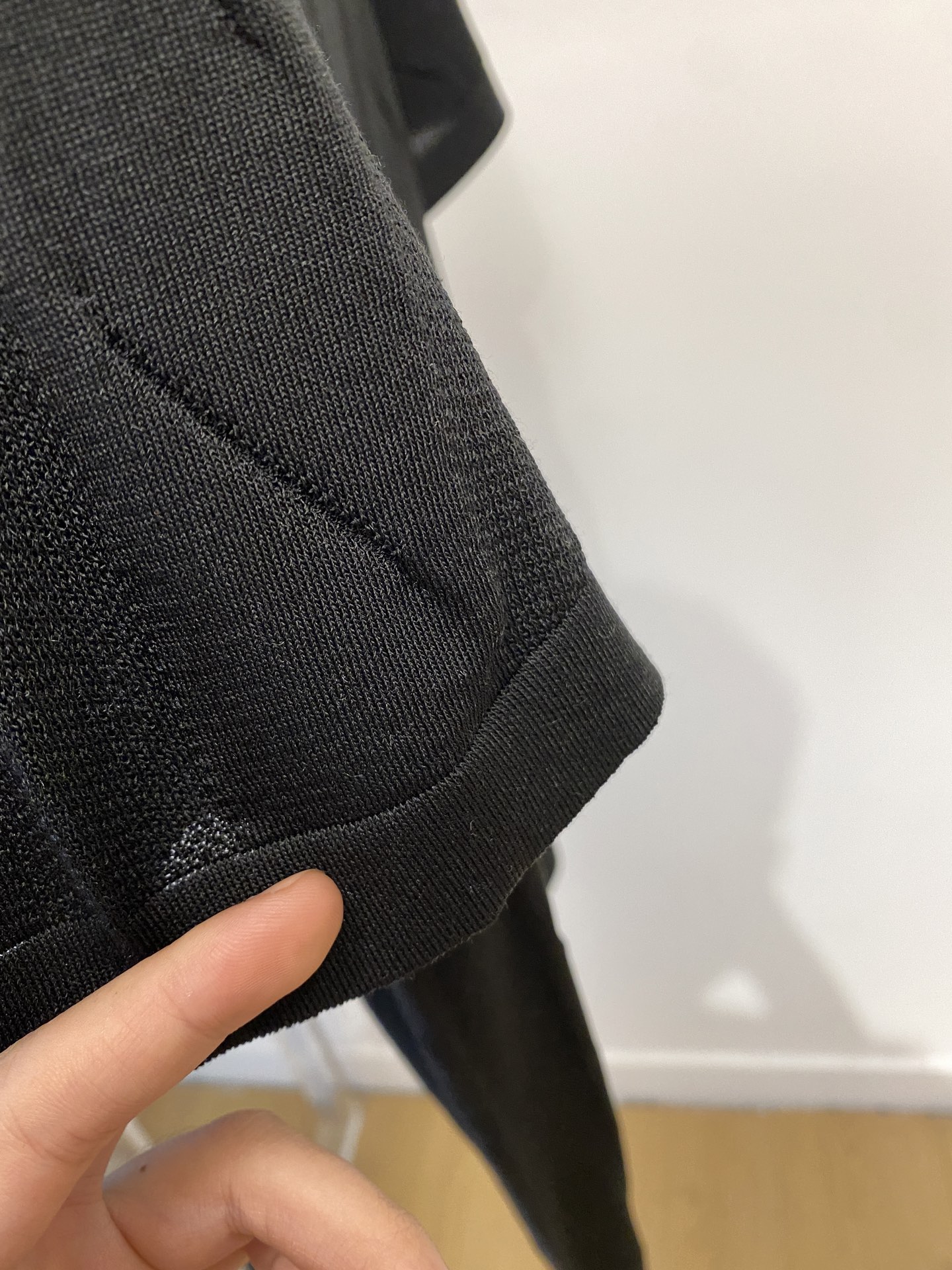 Brunello Cucinelli、2025最新款针织短袖T恤，帅气时尚，胸前精致刺绣图案logo，简
