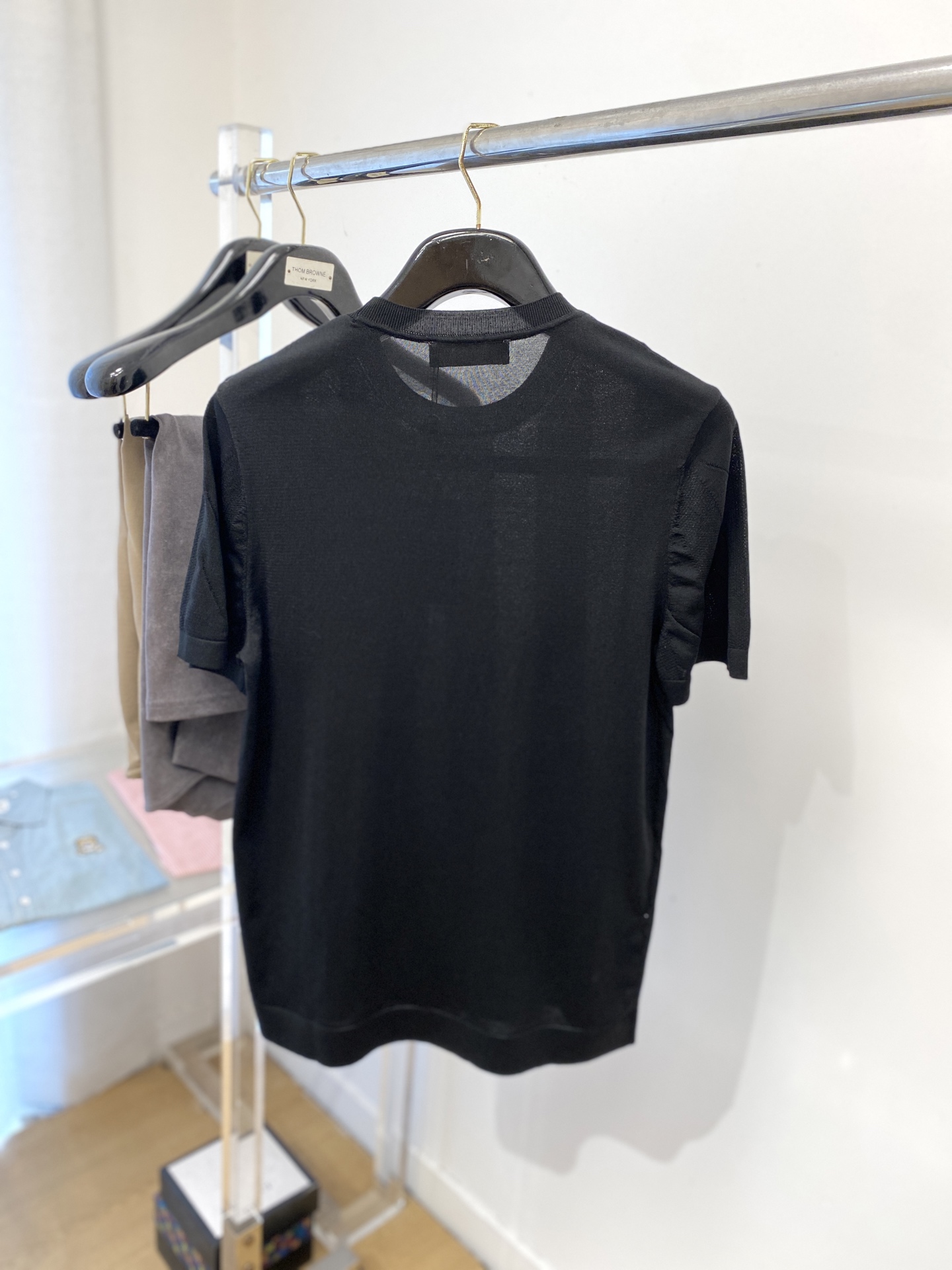 Brunello Cucinelli、2025最新款针织短袖T恤，帅气时尚，胸前精致刺绣图案logo，简