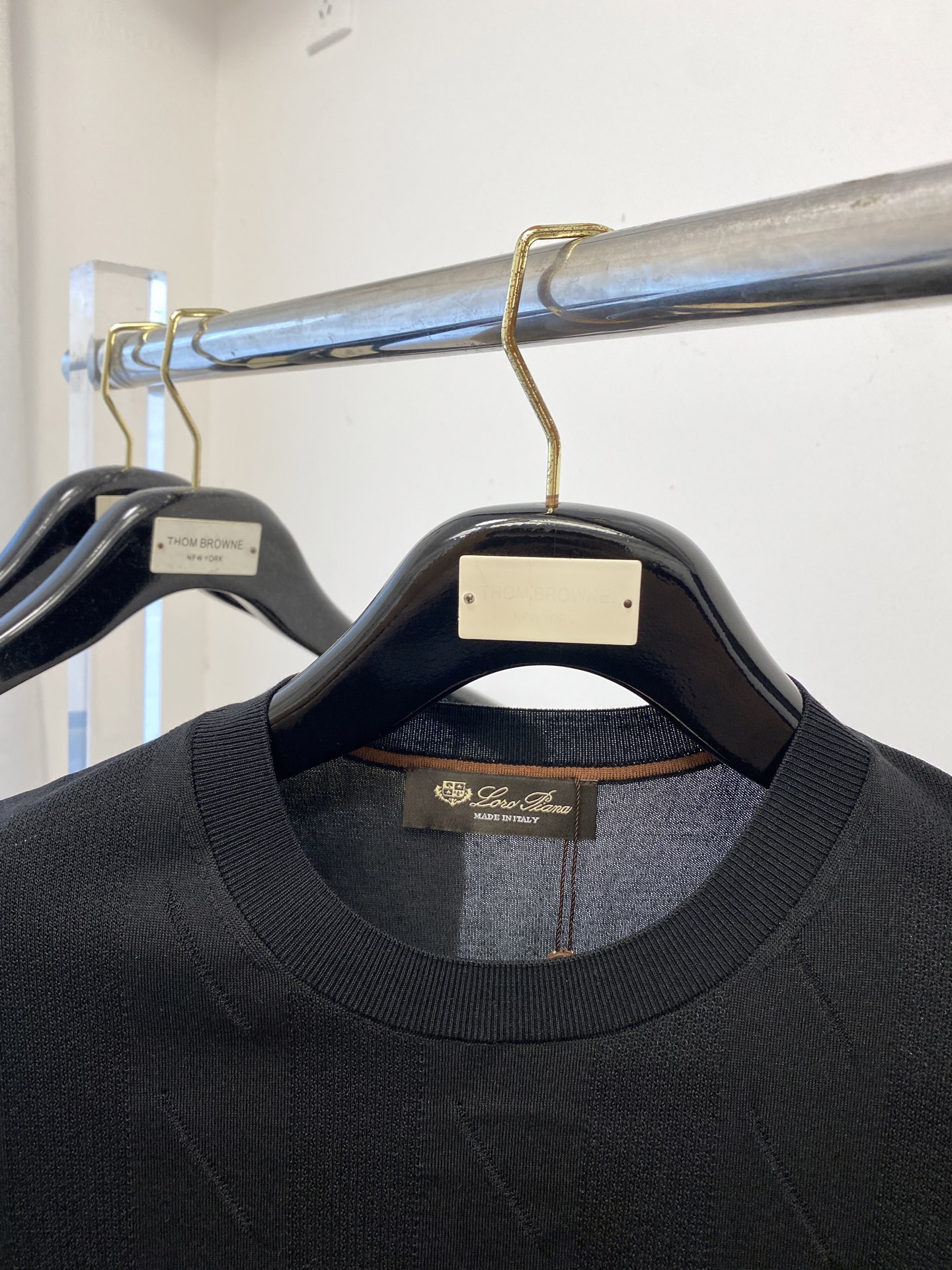 Brunello Cucinelli、2025最新款针织短袖T恤，帅气时尚，胸前精致刺绣图案logo，简