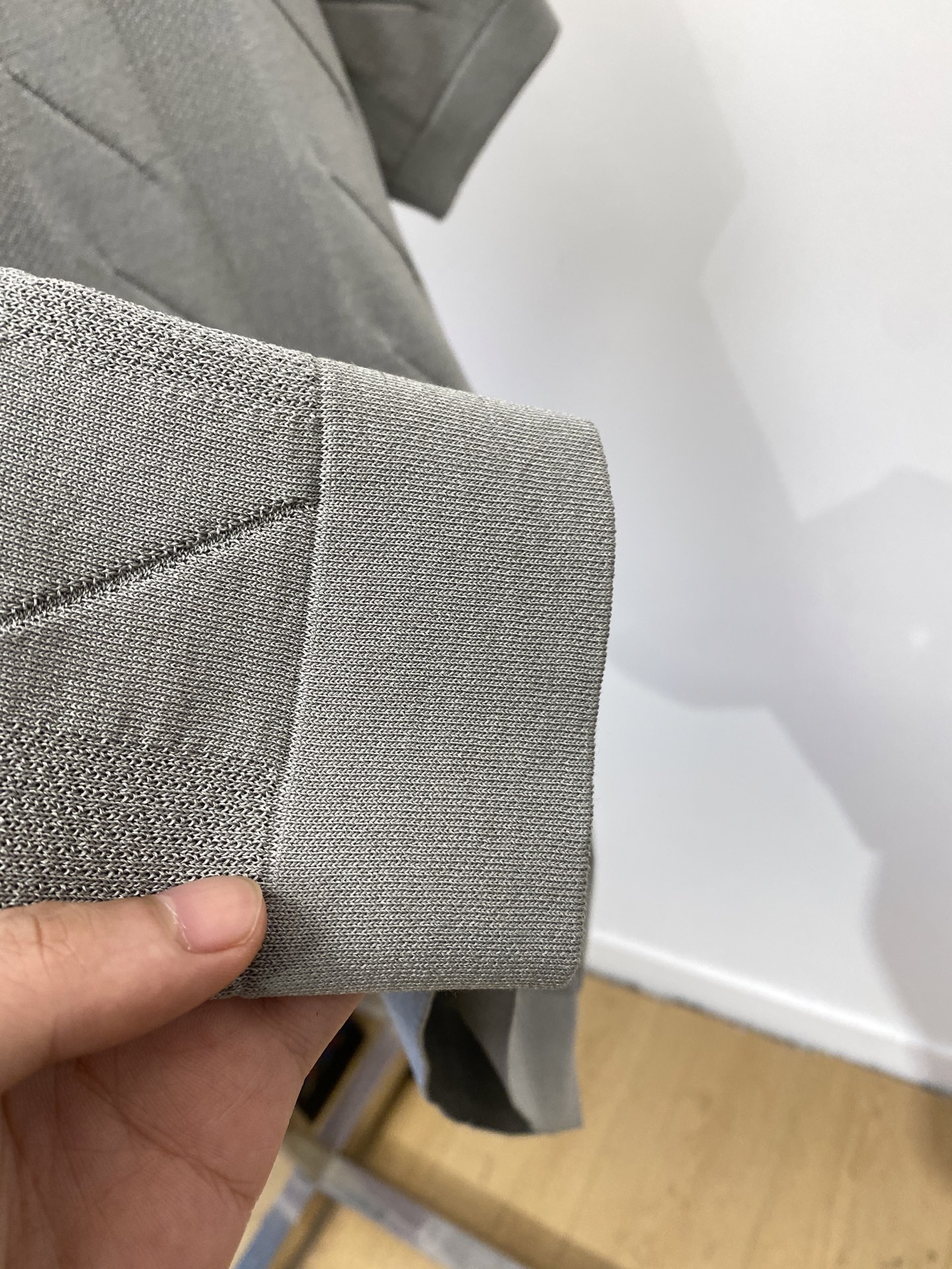 Brunello Cucinelli、2025最新款针织短袖T恤，帅气时尚，胸前精致刺绣图案logo，简