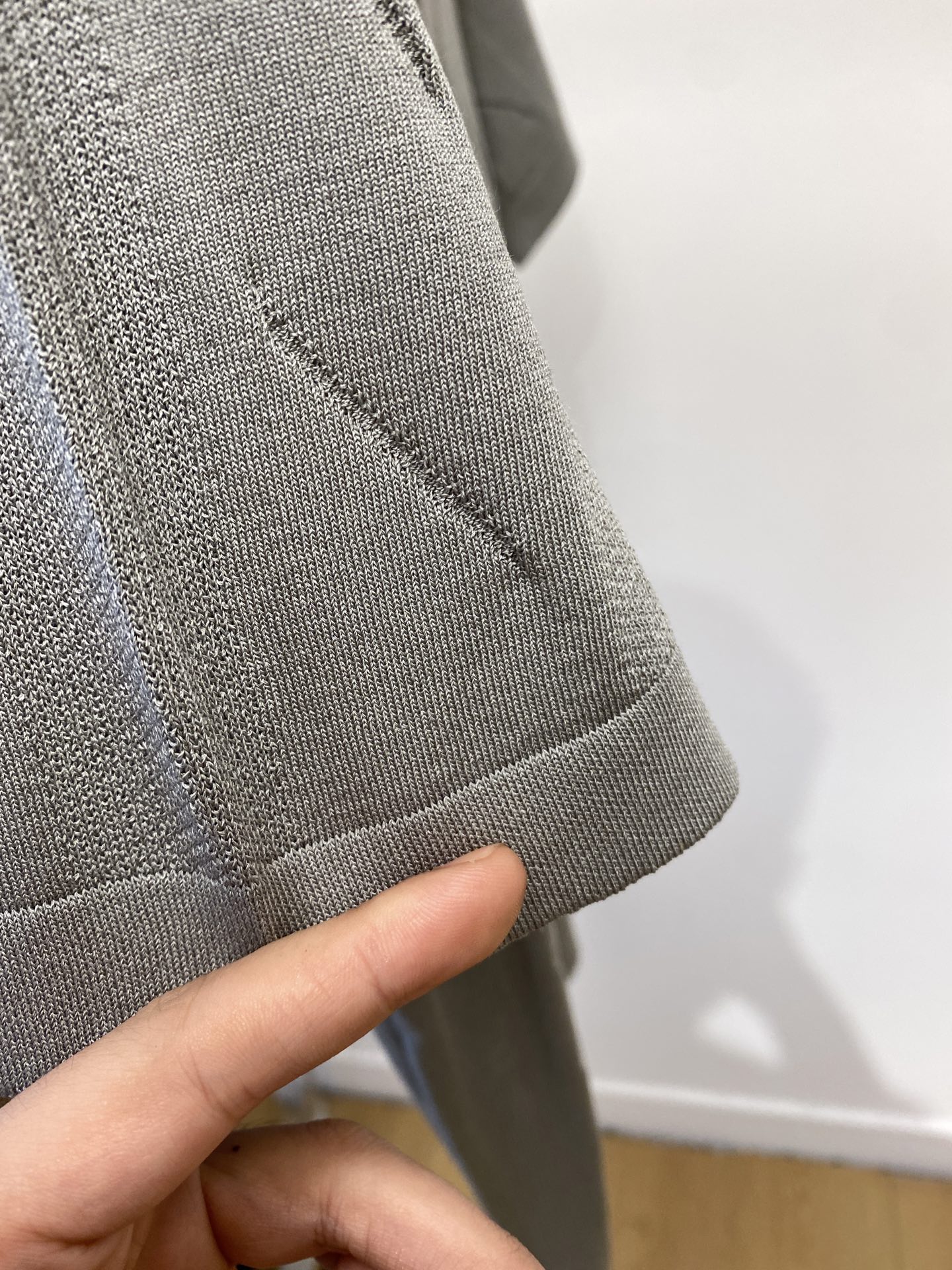 Brunello Cucinelli、2025最新款针织短袖T恤，帅气时尚，胸前精致刺绣图案logo，简