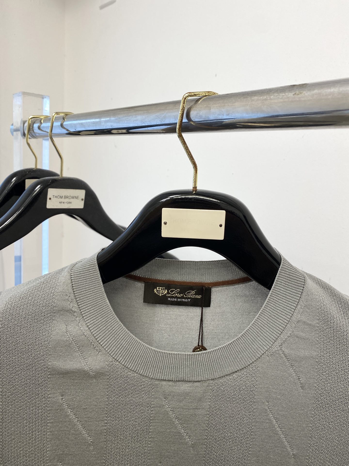 Brunello Cucinelli、2025最新款针织短袖T恤，帅气时尚，胸前精致刺绣图案logo，简