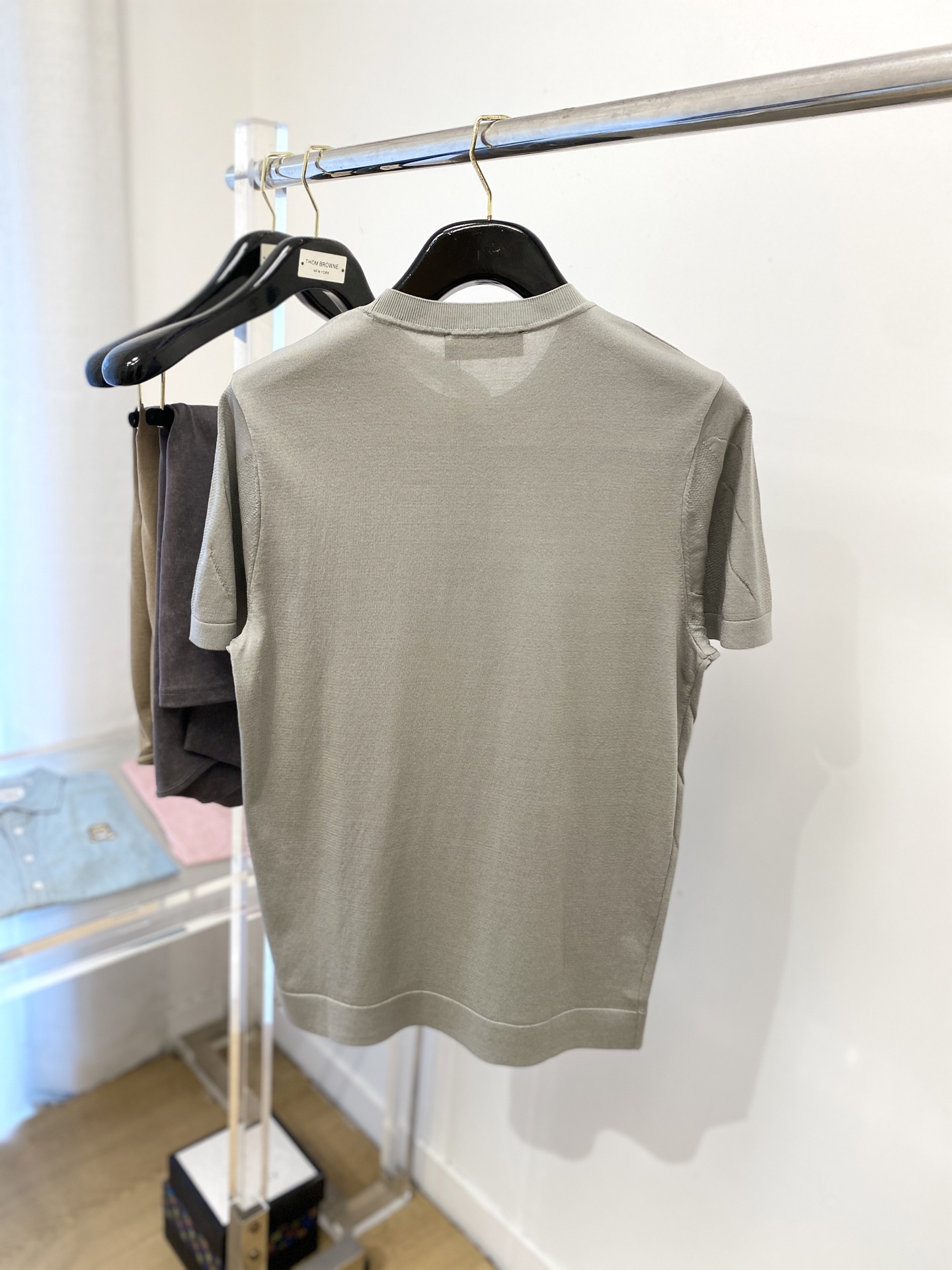 Brunello Cucinelli、2025最新款针织短袖T恤，帅气时尚，胸前精致刺绣图案logo，简