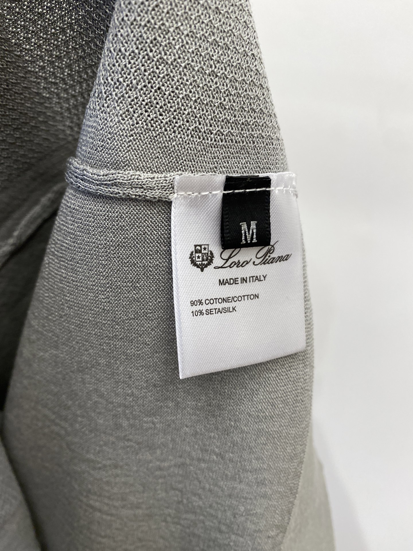 Brunello Cucinelli、2025最新款针织短袖T恤，帅气时尚，胸前精致刺绣图案logo，简
