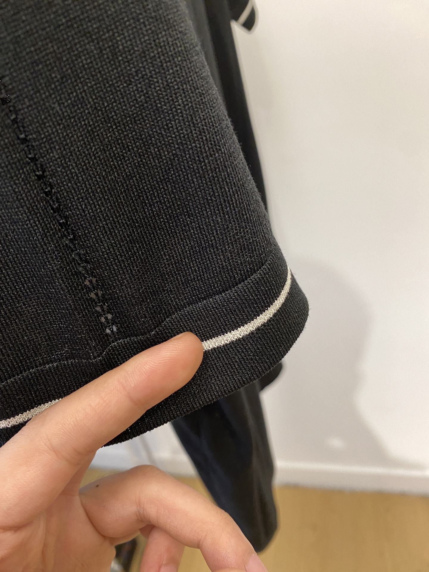 Brunello Cucinelli、2025最新款针织短袖T恤，帅气时尚，胸前精致刺绣图案logo，简