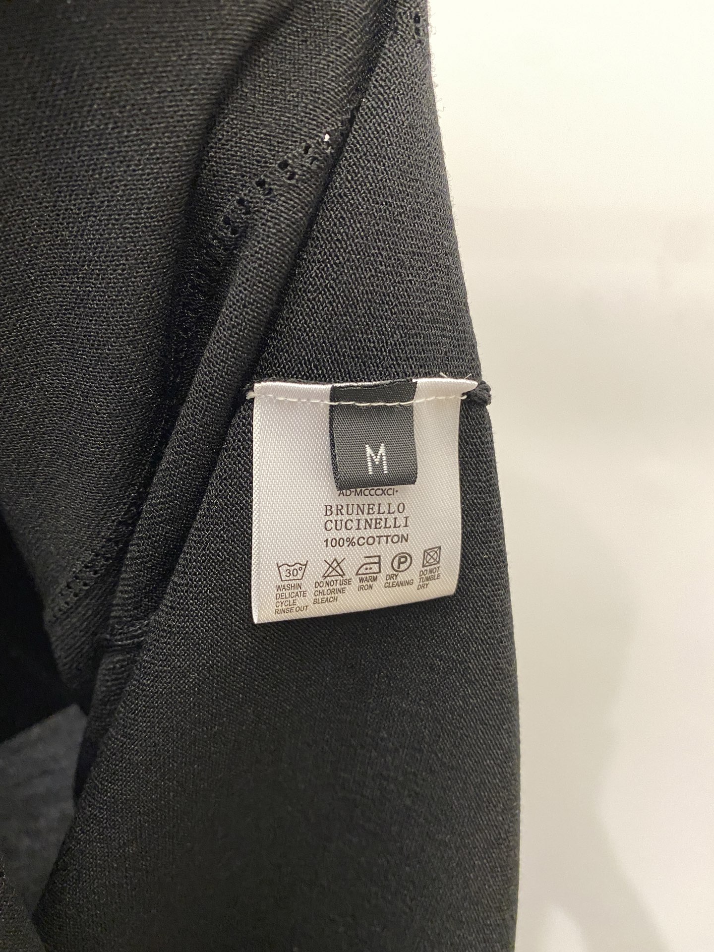 Brunello Cucinelli、2025最新款针织短袖T恤，帅气时尚，胸前精致刺绣图案logo，简