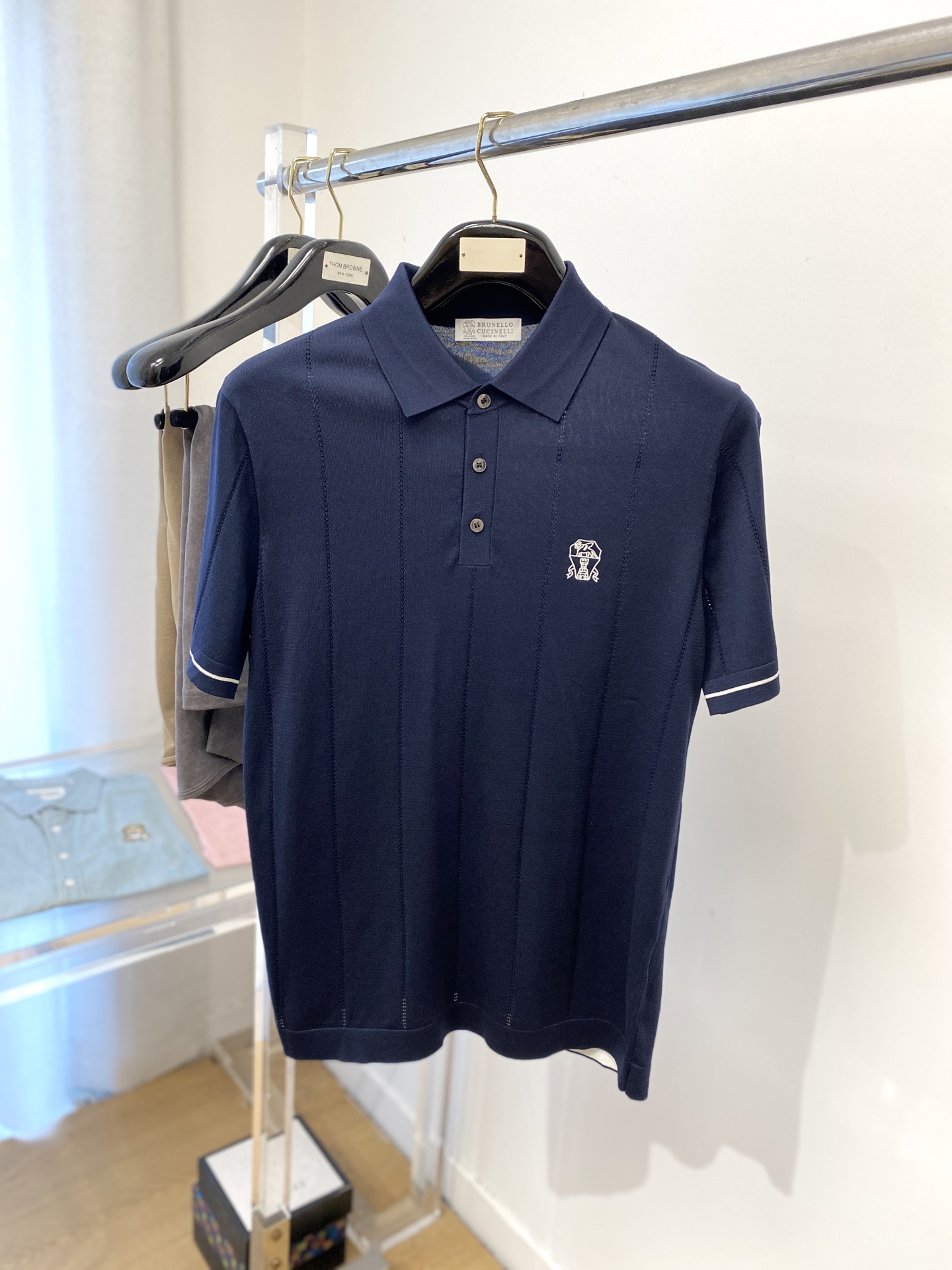 Brunello Cucinelli、2025最新款针织短袖T恤，帅气时尚，胸前精致刺绣图案logo，简