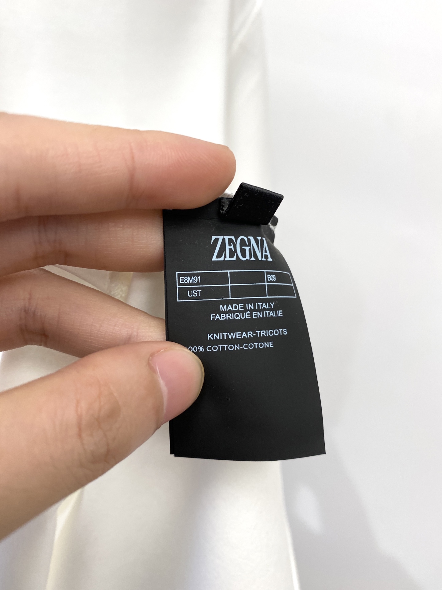 杰尼亚、2025最新款短袖T恤，帅气时尚，胸前精致刺绣字母logo，简约百搭款。面料棉 不仅挺括，保持潮