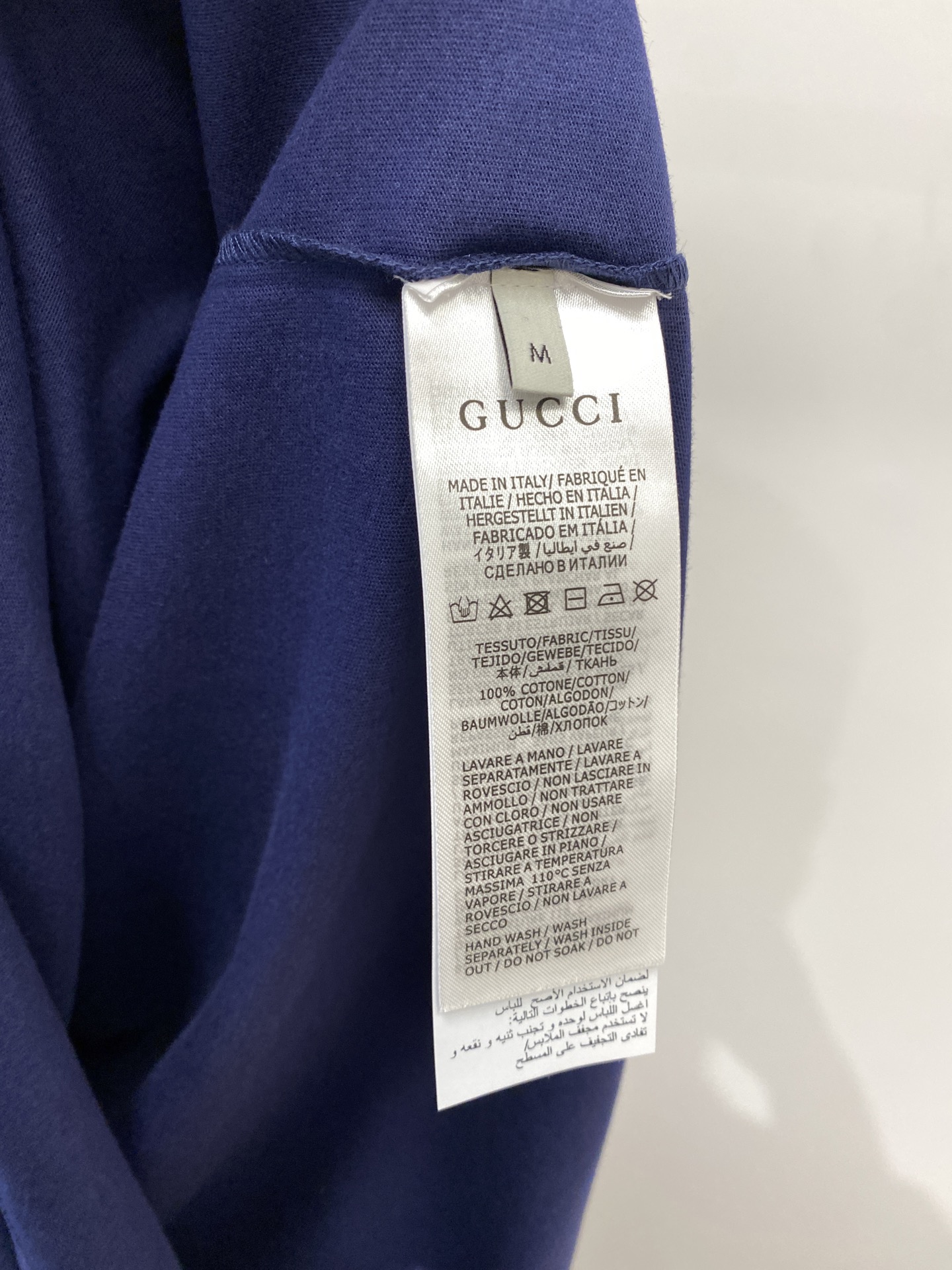 古奇、2025最新款短袖T恤，帅气时尚，胸前精致刺绣字母logo，简约百搭款。面料棉 不仅挺括，保持潮流